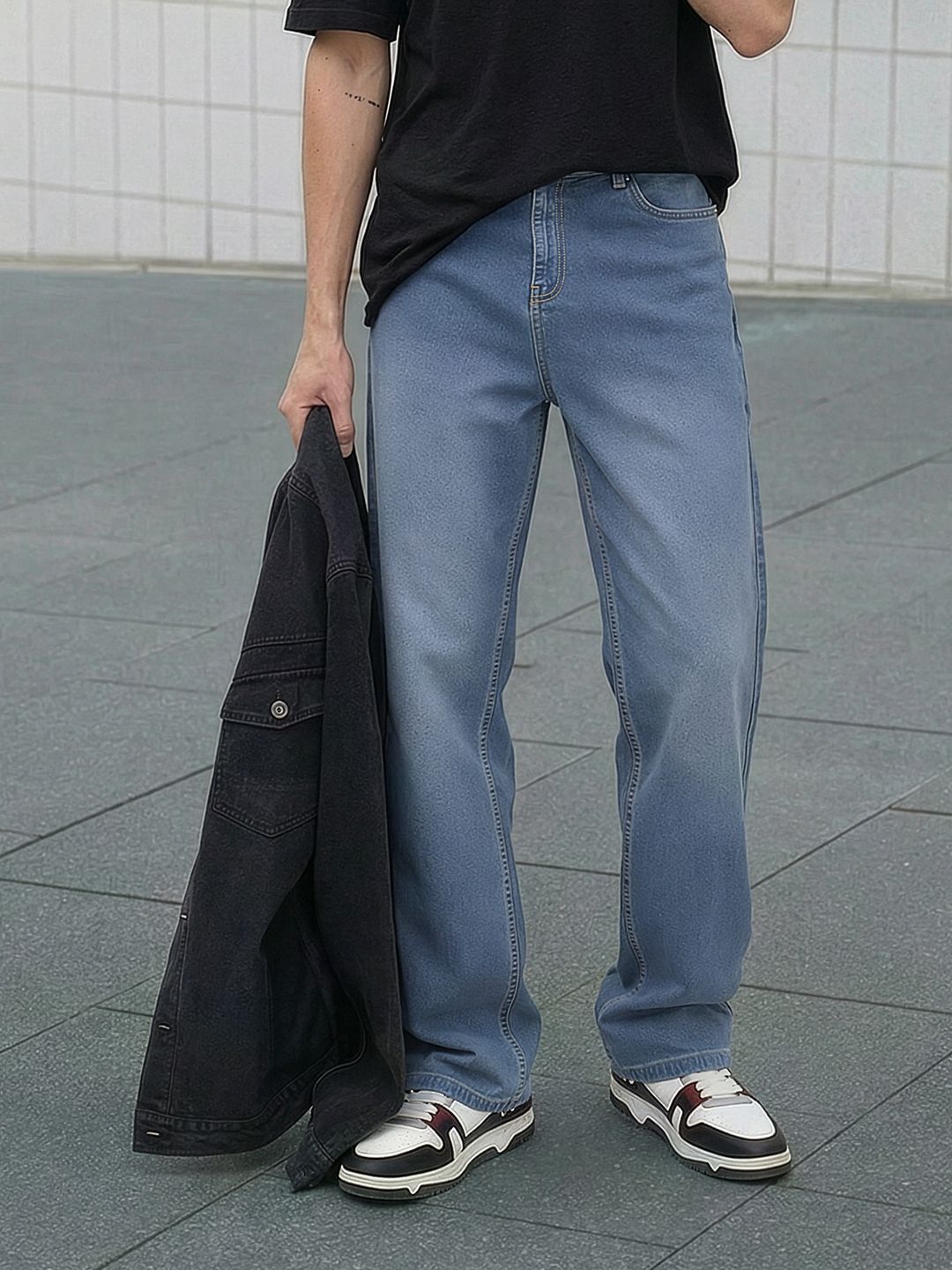 The Roadster Life Co. Men Relaxed Fit Mid-Rise Light Fade Stretchable Jeans