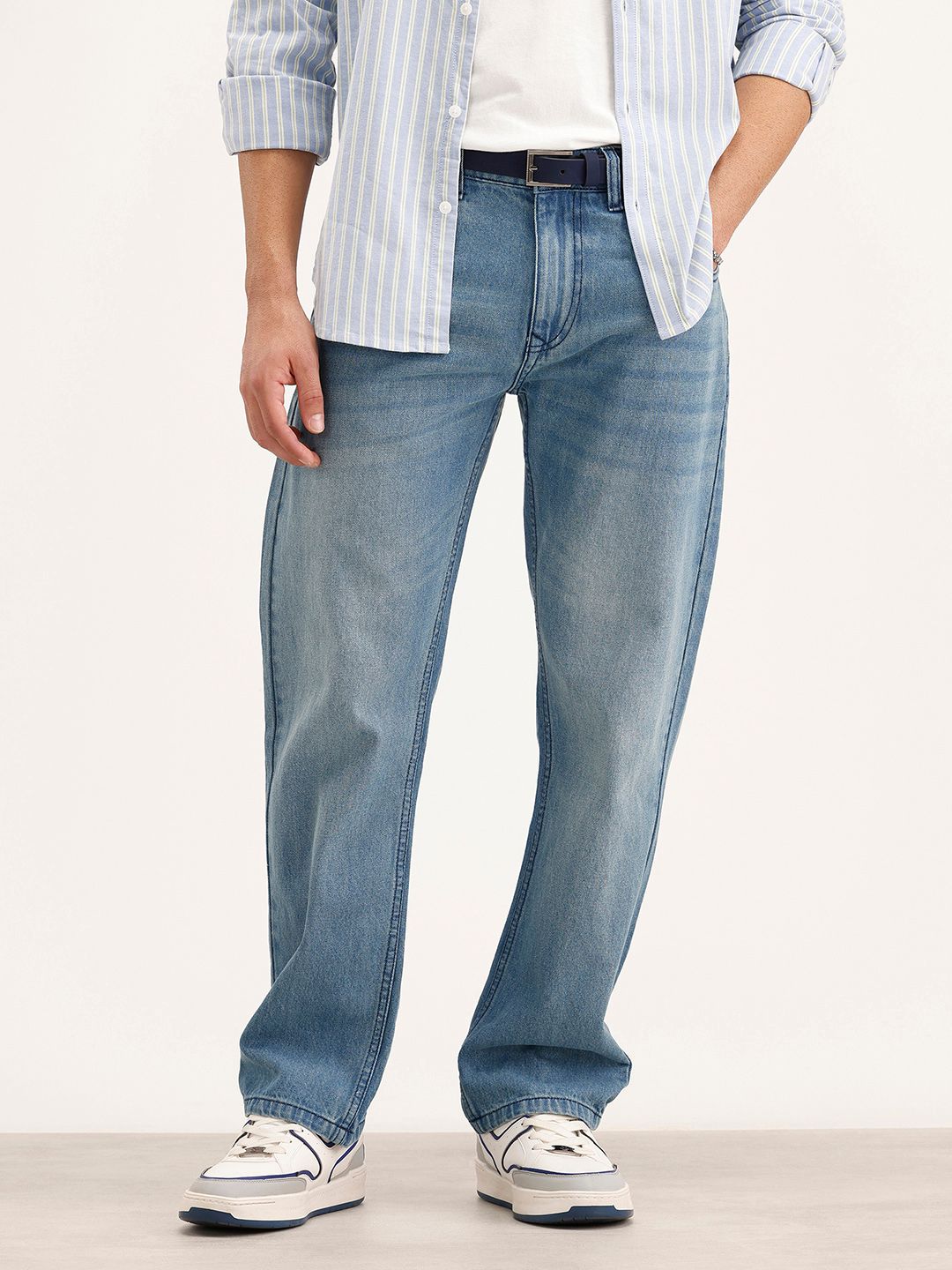 WROGN Men Anti Fit Straight Mid-Rise Heavy Fade Jeans