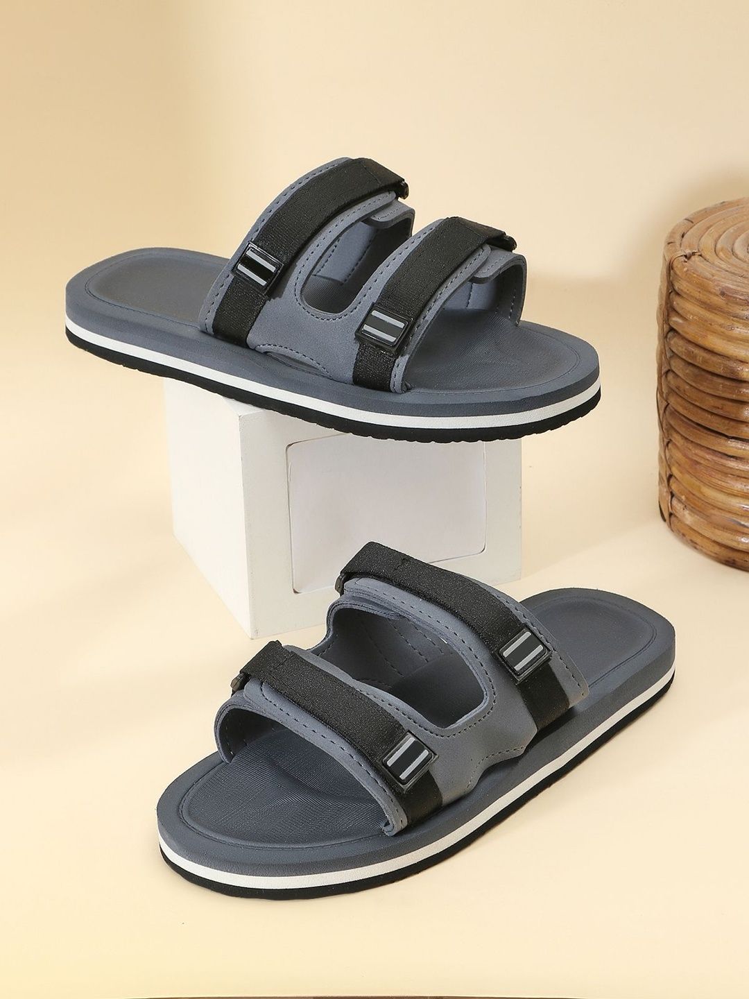 TOMSY CHOICE Men Colourblocked Sliders