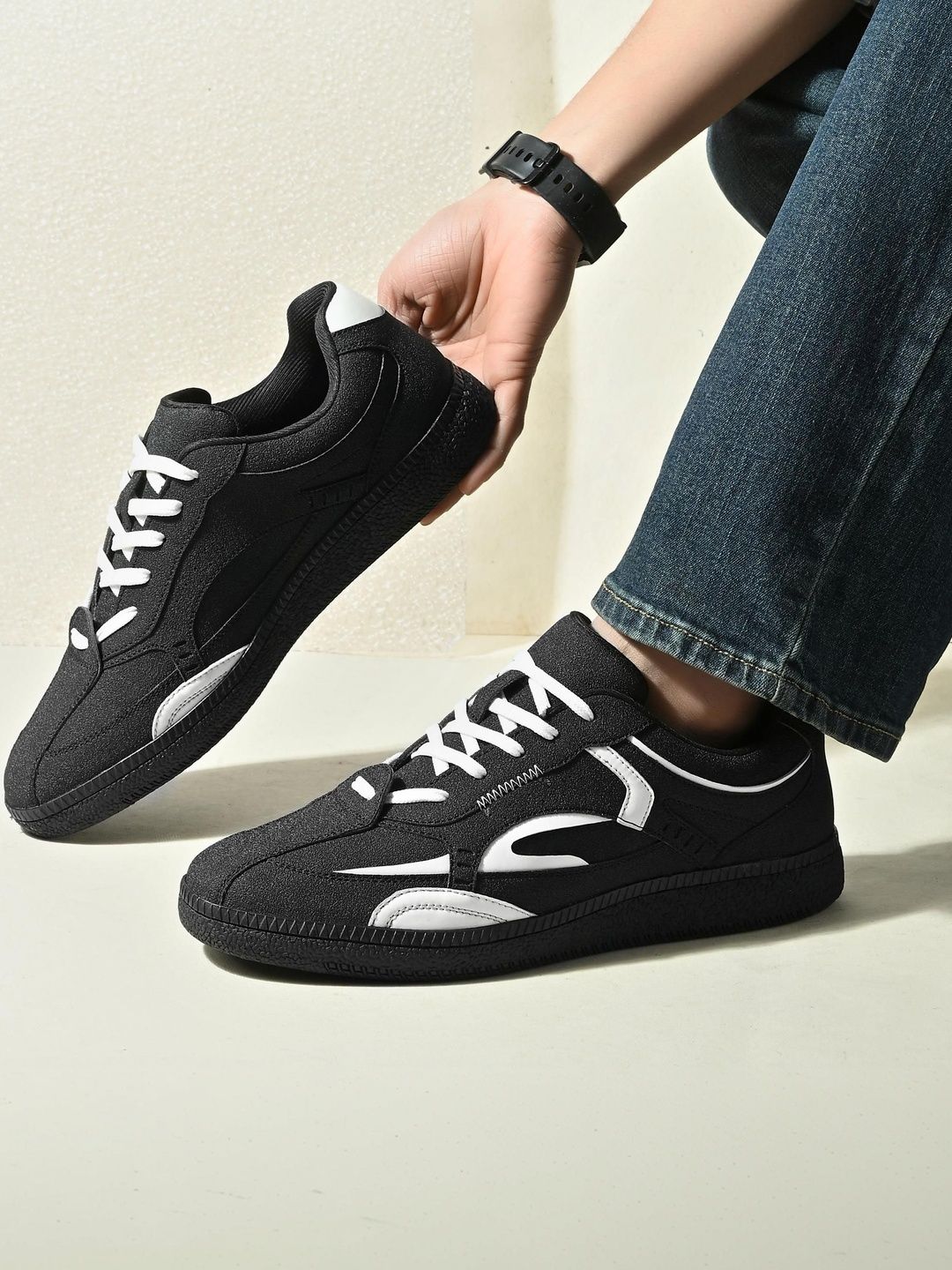 The Roadster Lifestyle Co Men Round Toe Lightweight Lace-Ups Sneakers