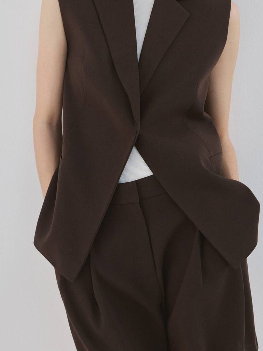 Mid-Rise Above Knee Pleated Bermuda Shorts