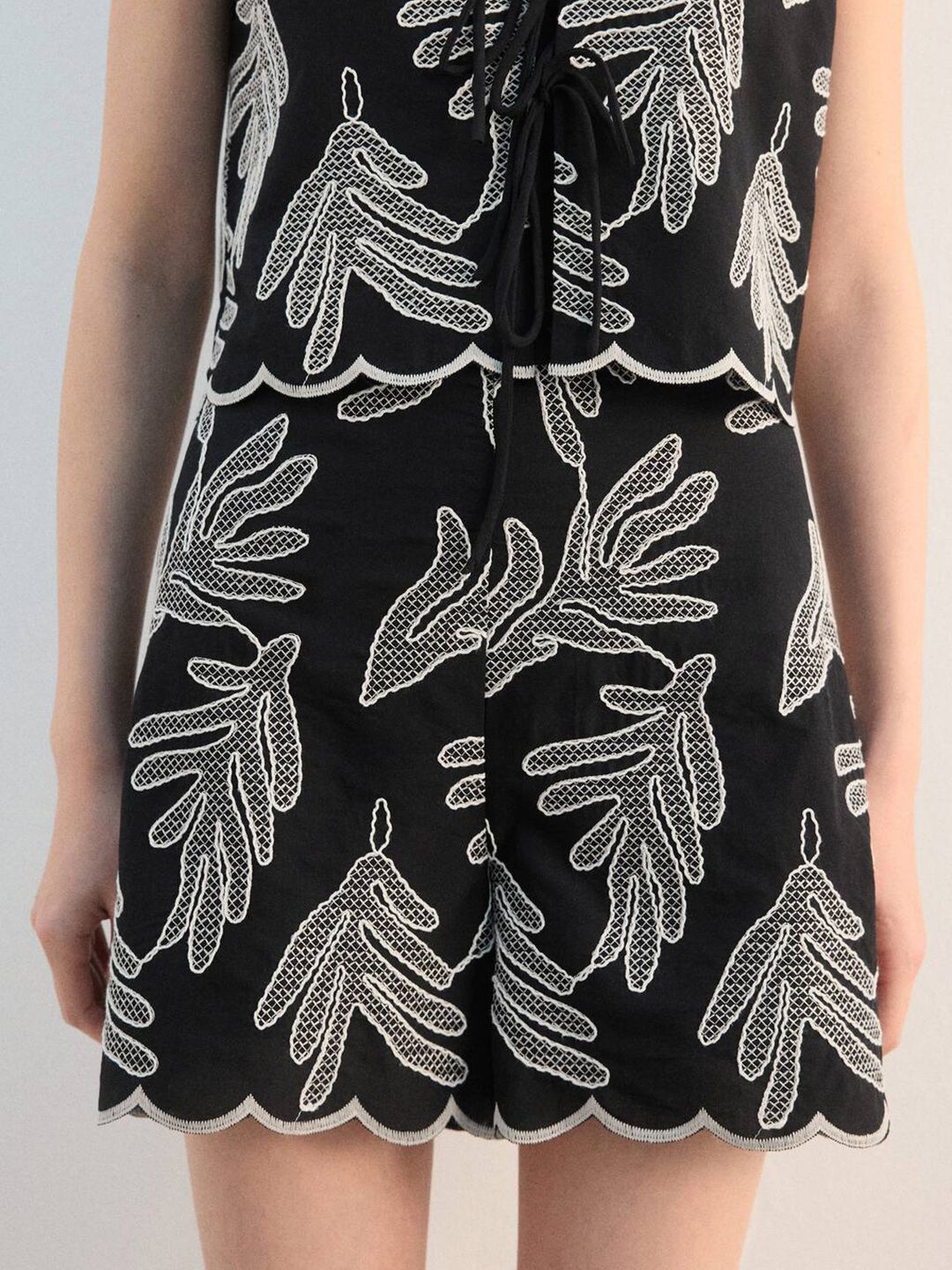 Mid-Rise Floral Embroidered Above Knee Length Shorts