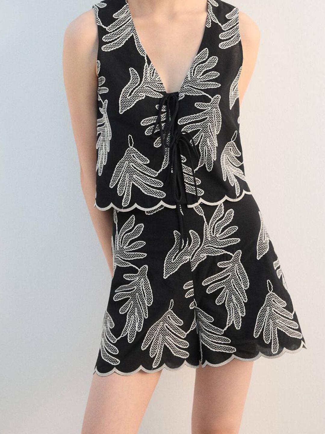 Mid-Rise Floral Embroidered Above Knee Length Shorts