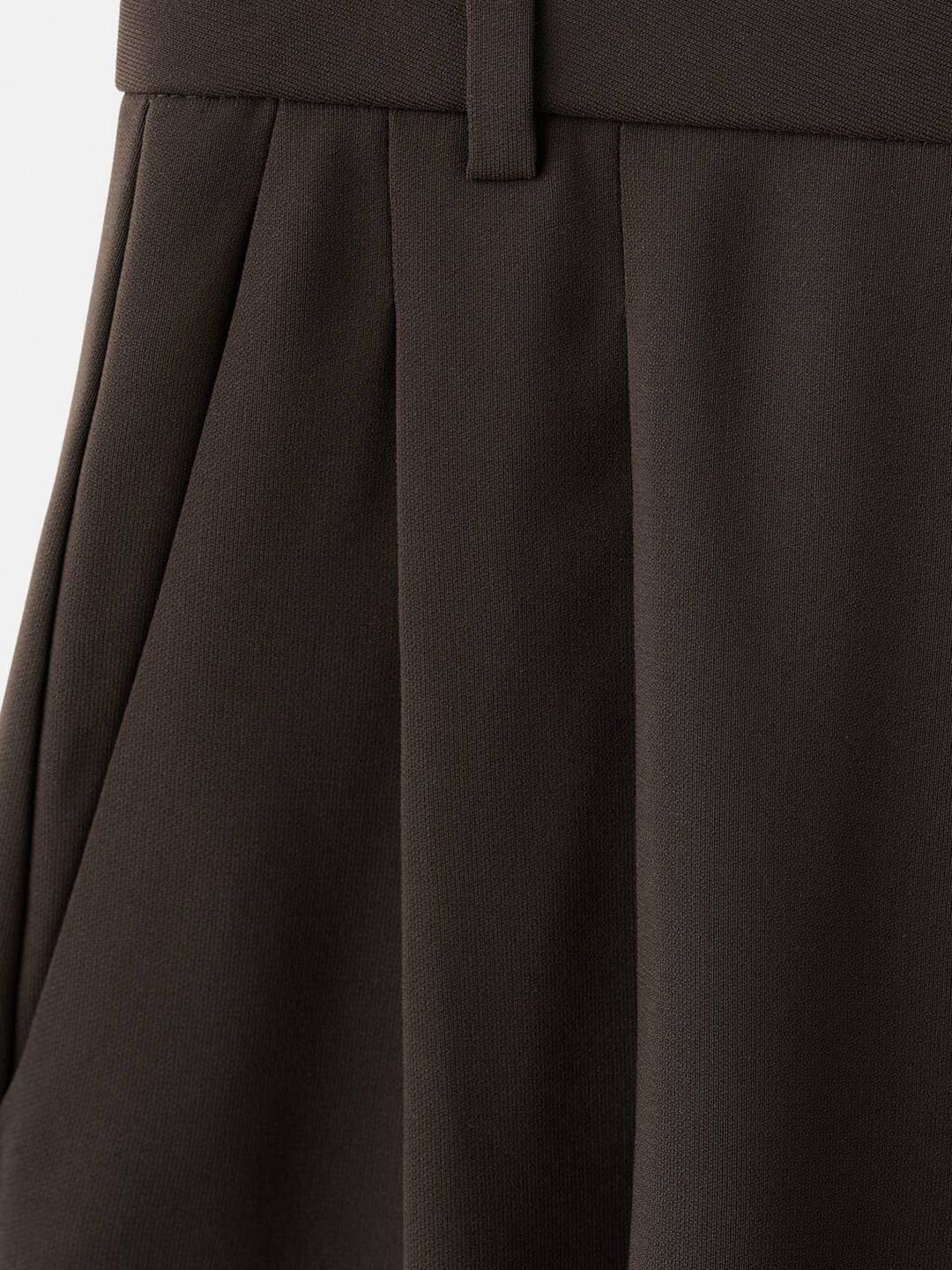 Mid-Rise Above Knee Pleated Bermuda Shorts