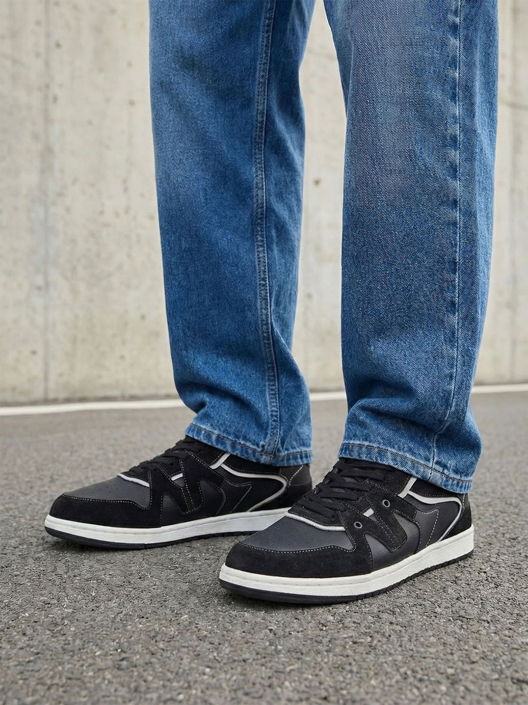 Styli Men Colourblocked Round Toe Lace-Up Sneakers