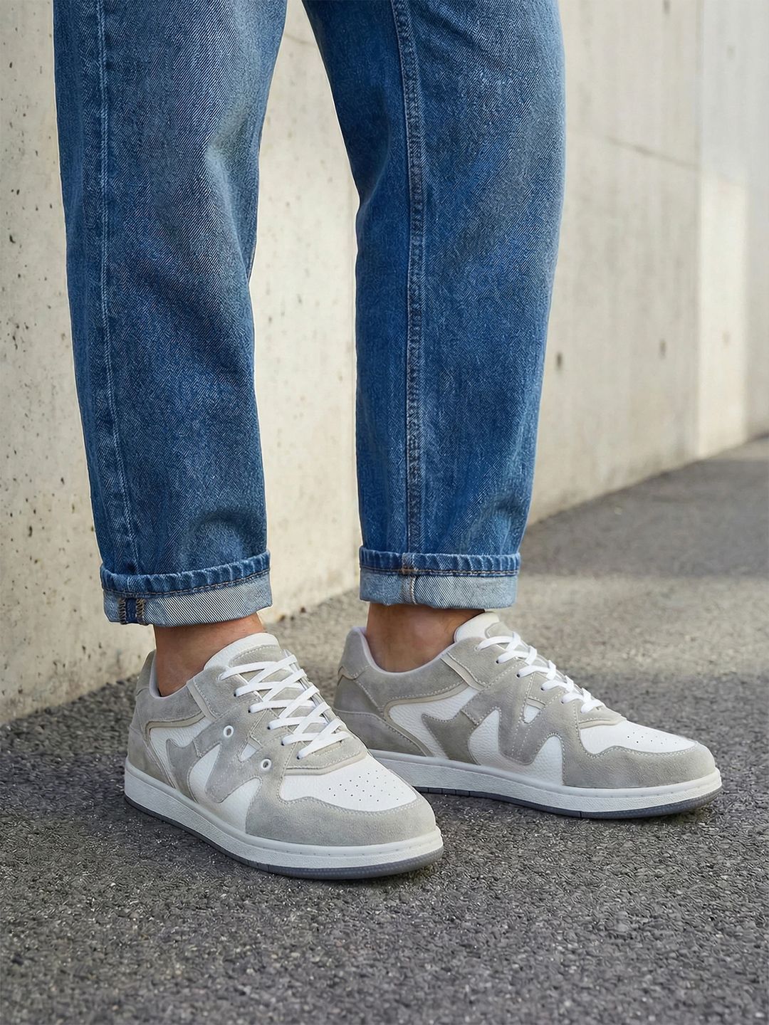 Styli Men Colourblocked Round Toe Lace-Up Sneakers