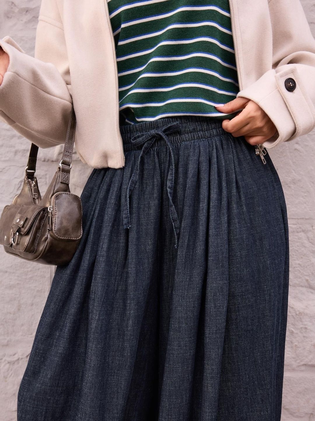 Low-rise balloon jeans