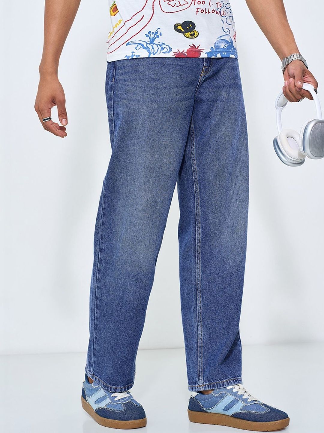 People Men Relaxed Fit Mid-Rise Light Fade Jeans