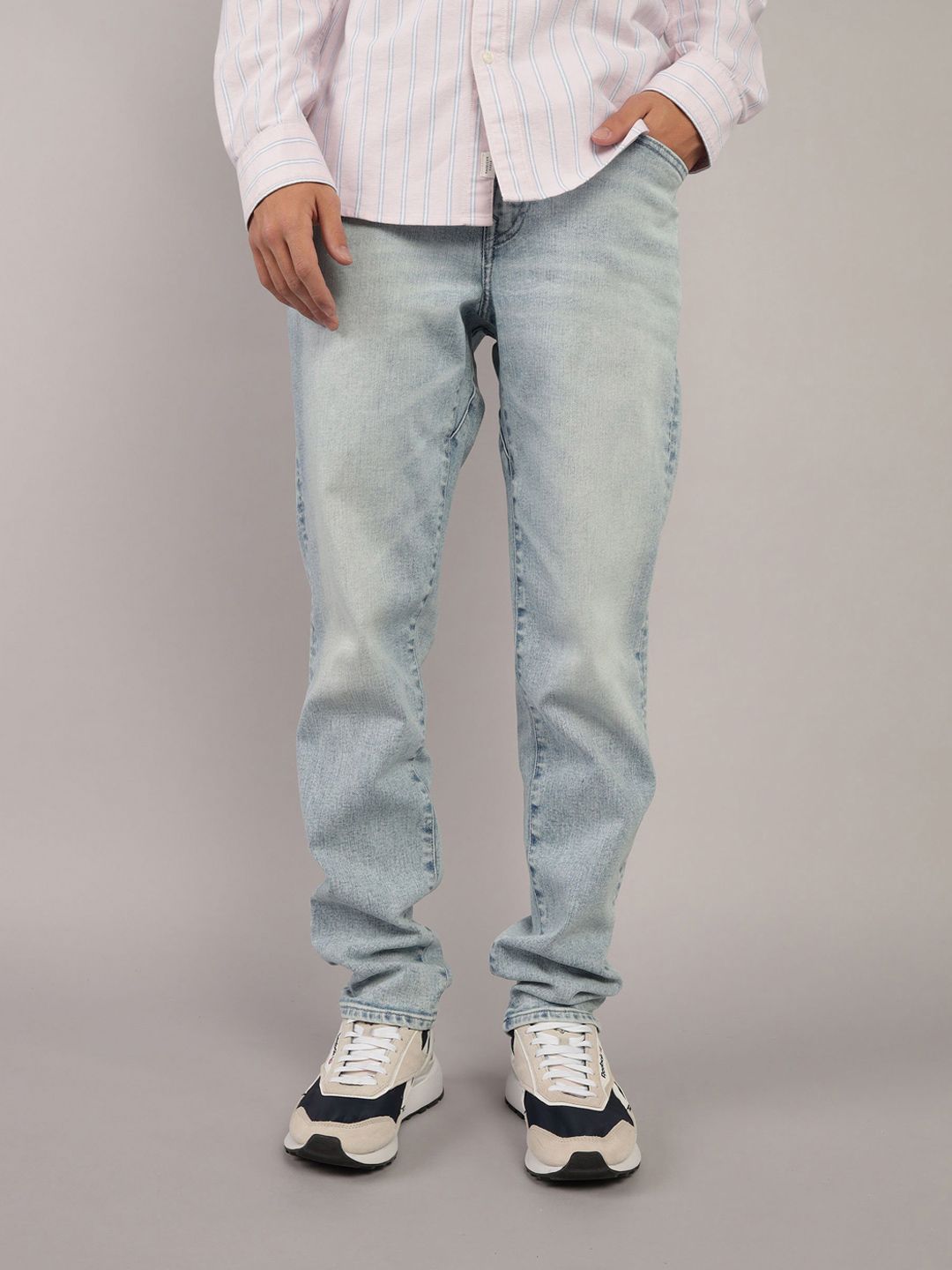 AMERICAN EAGLE OUTFITTERS Men Mid-Rise Heavy Fade Jeans