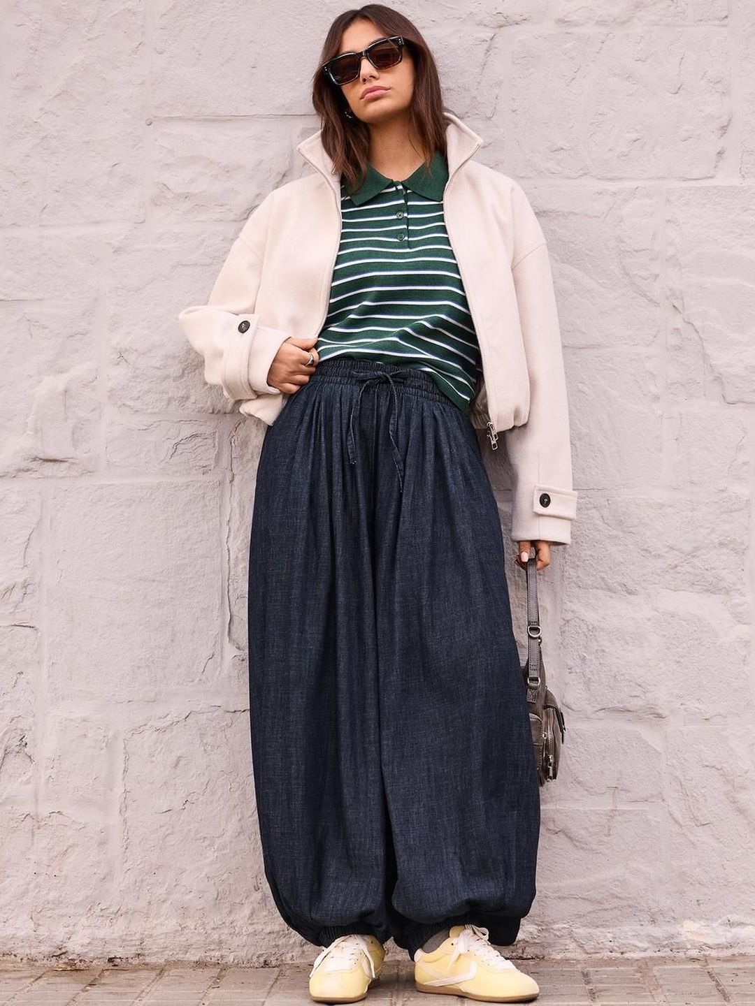 Low-rise balloon jeans