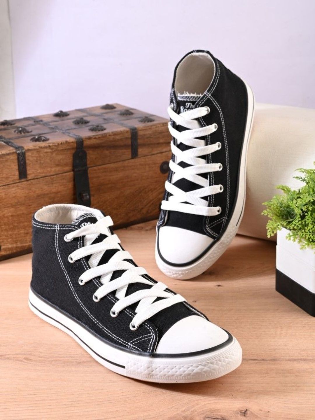 The Roadster Lifestyle Co Women Round Toe Lightweight Lace-Ups Sneakers