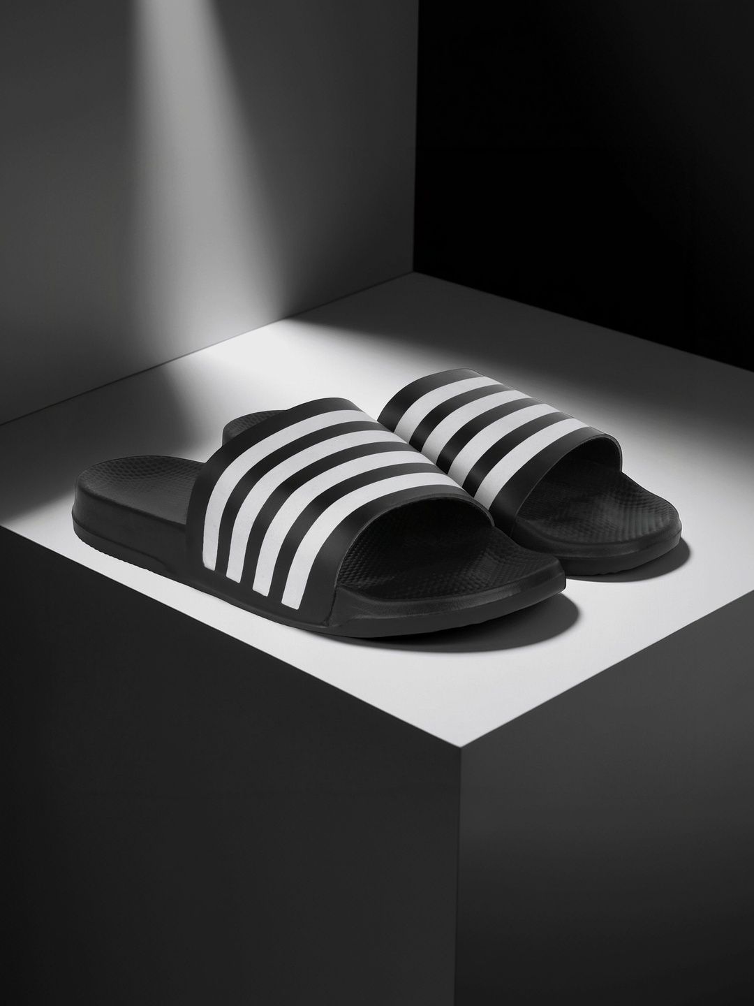 Vortek Men Striped Sliders