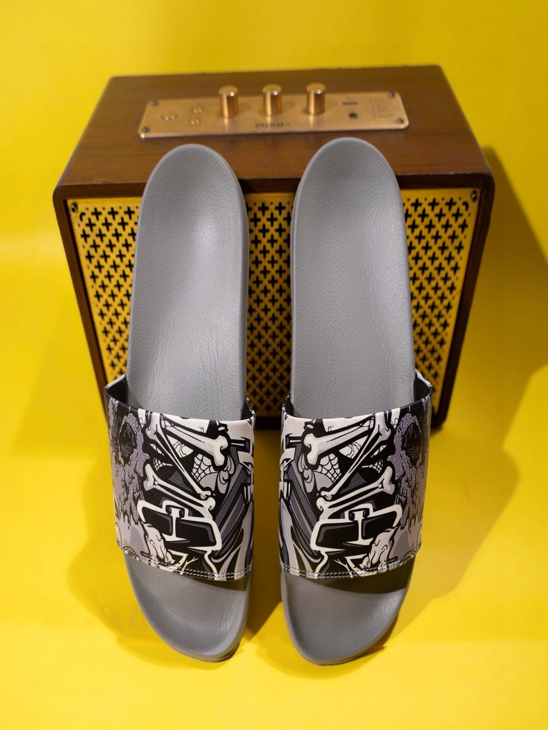 ARVAN Men Printed Sliders