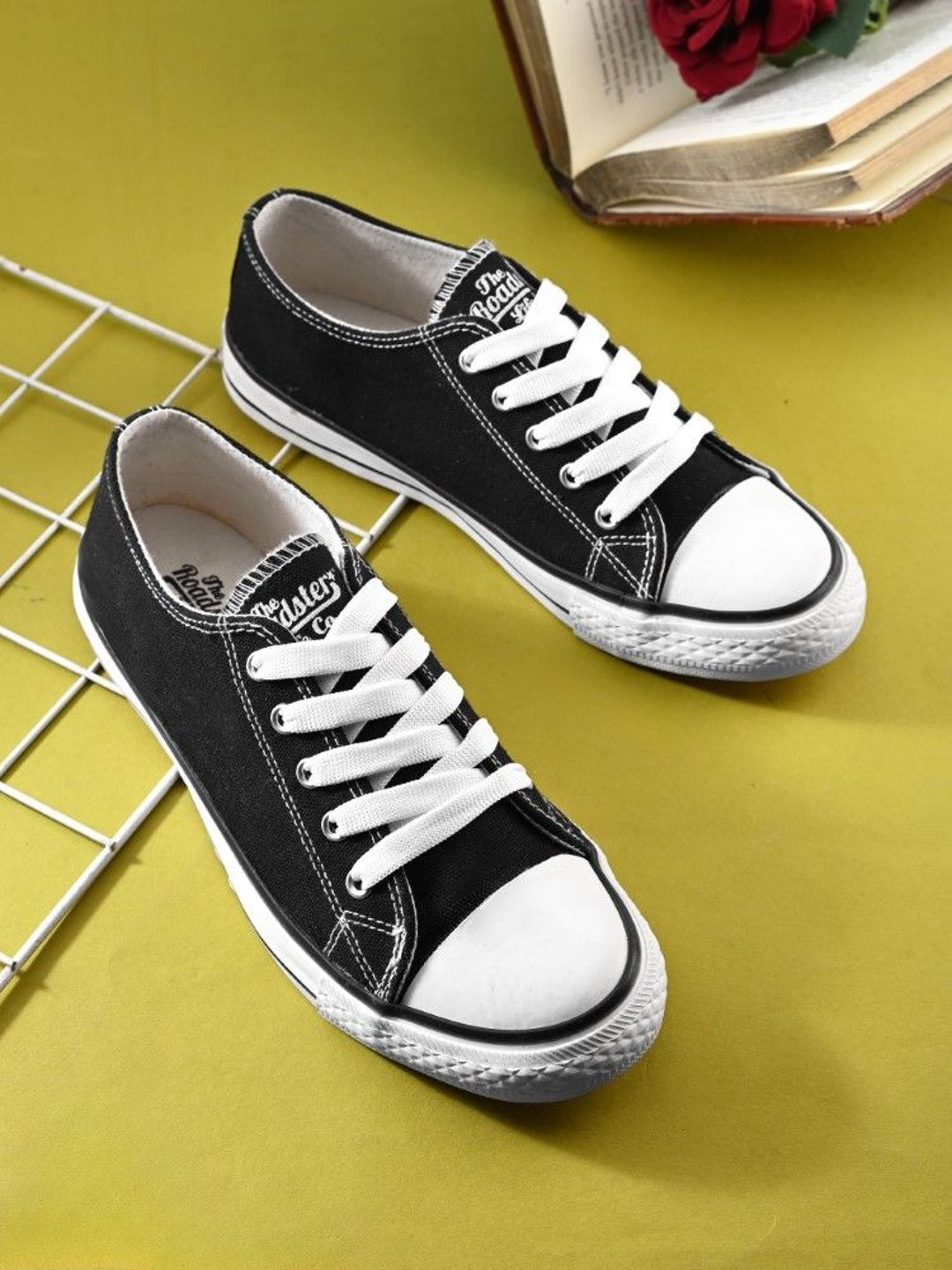 The Roadster Lifestyle Co Women Round Toe Lightweight Lace-Ups Sneakers