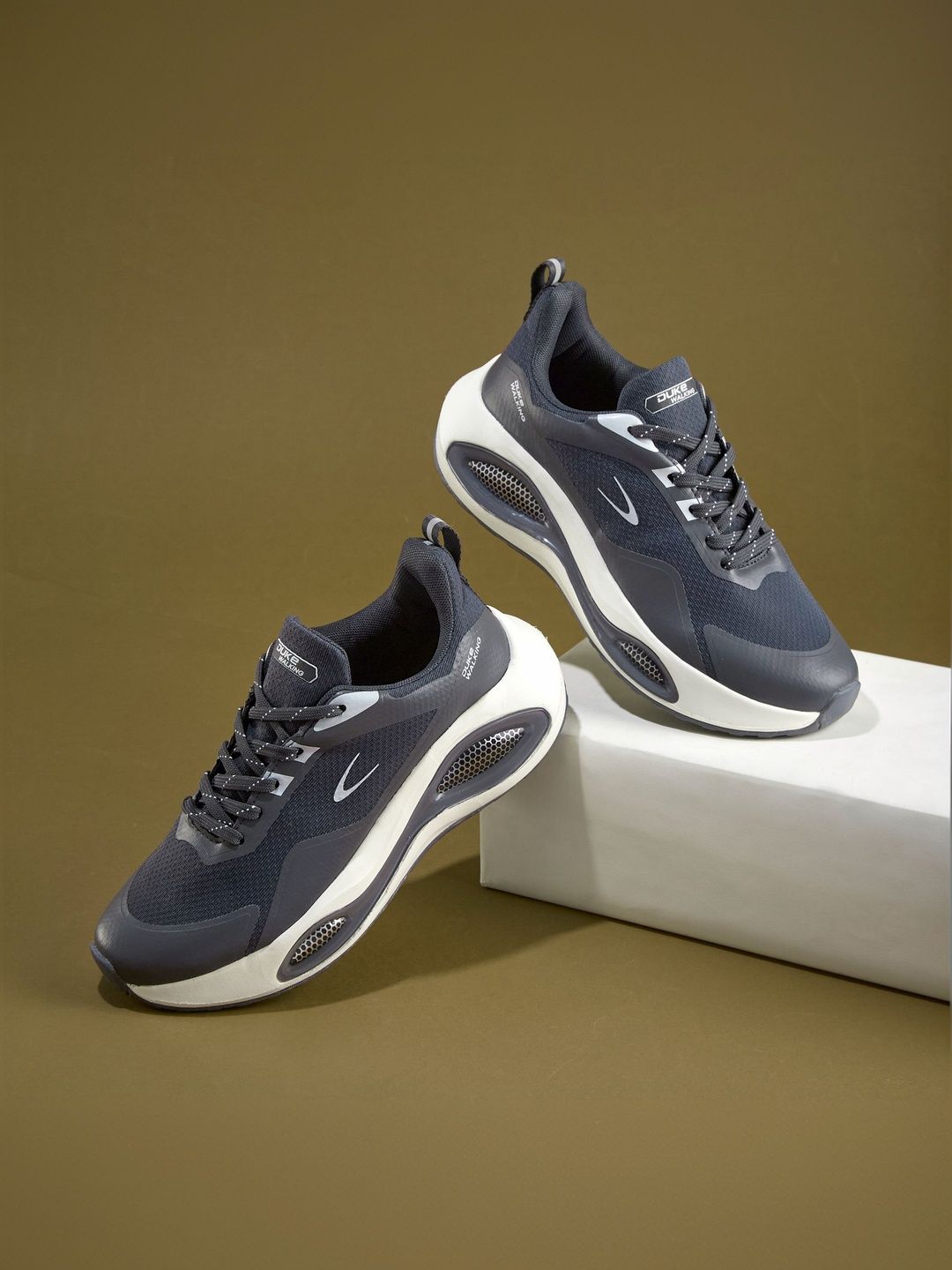 Duke Men Mesh Walking Shoes