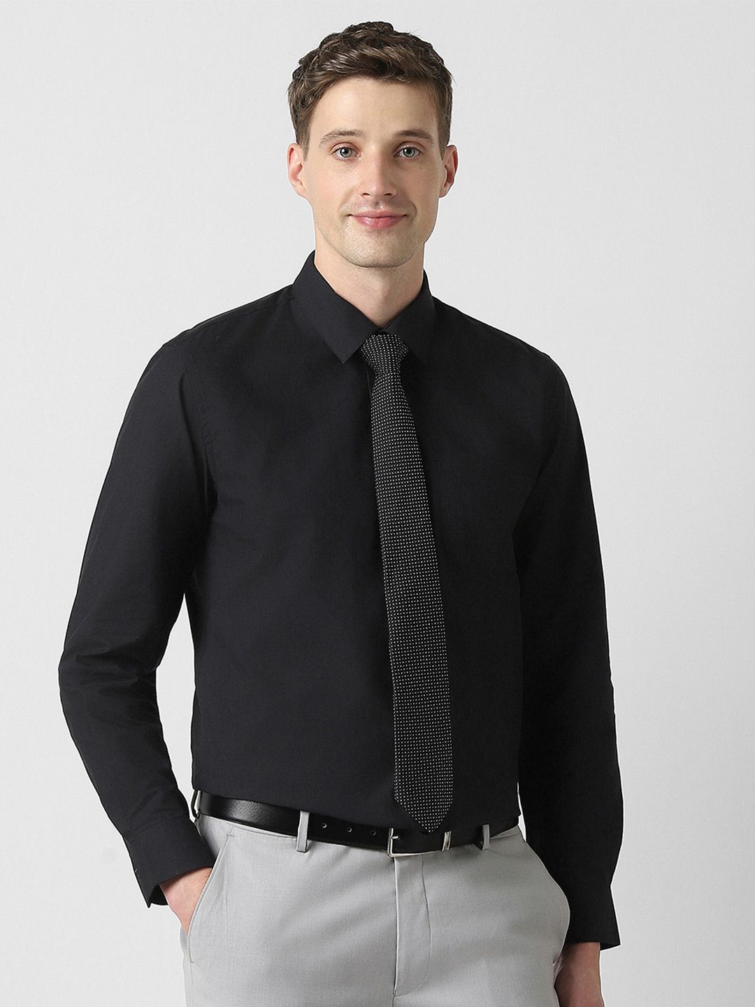 Peter England Men Spread Collar Solid Cotton Slim Fit Formal Shirt