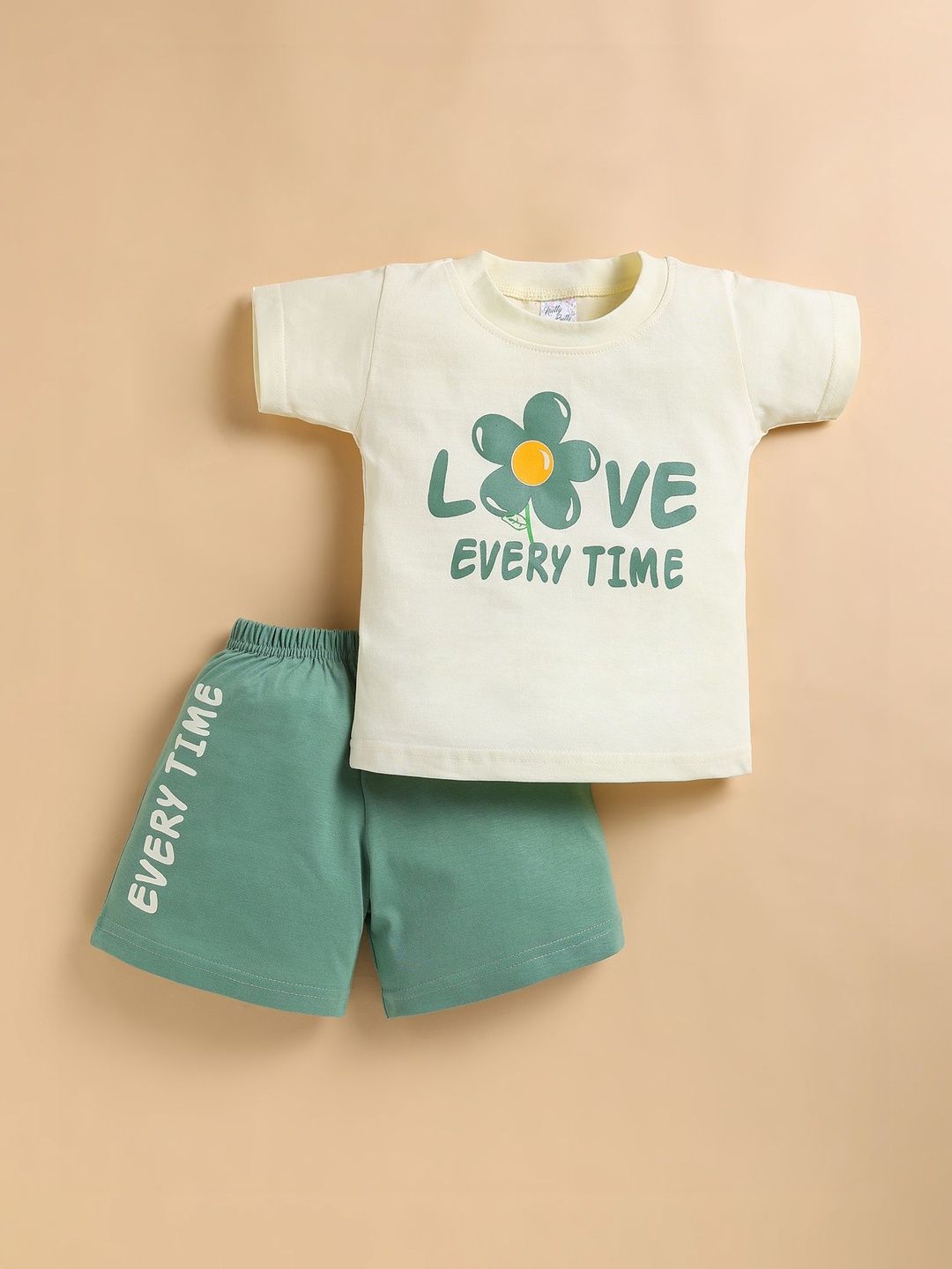NUTTY BUTTY Girls Printed T-shirt with Shorts