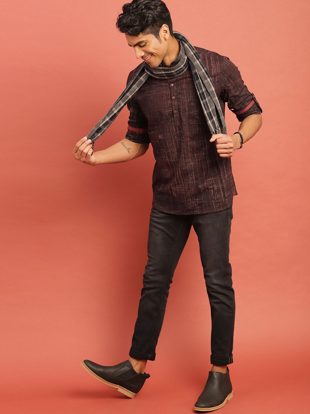 Taavi Men Coffee Brown & Maroon Printed Bagru Printed Straight Kurta with Roll-Up Sleeves