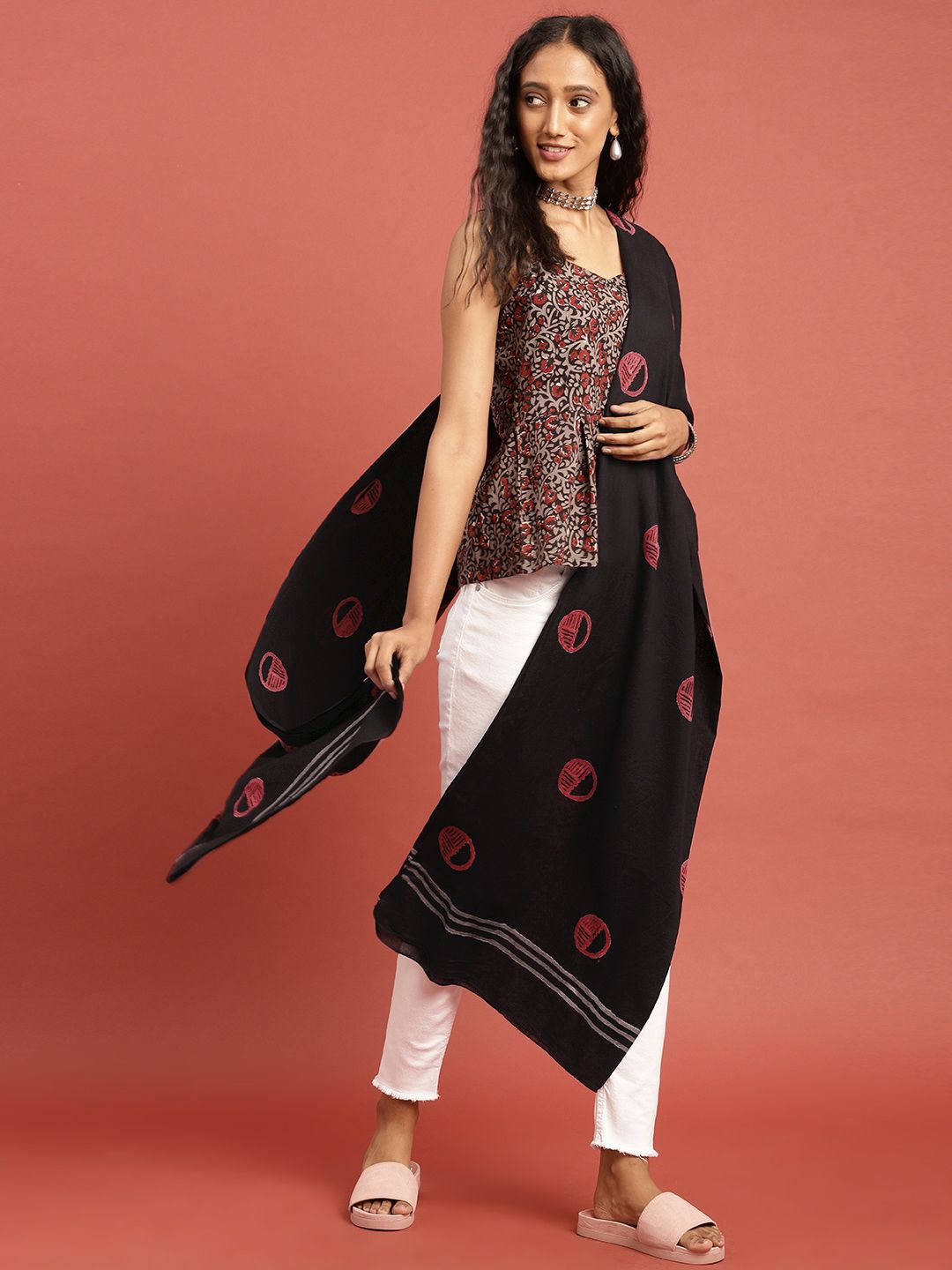 Taavi Taavi Women Black & Red Hand Block Print  Cotton Dupatta