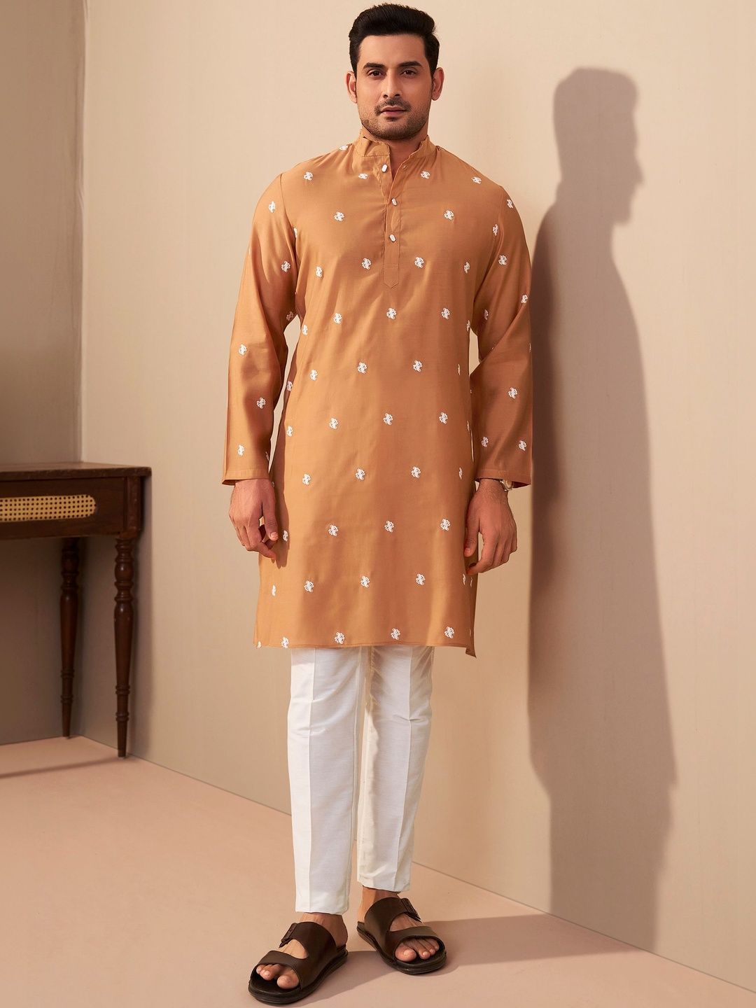 House of Pataudi Embroidered Mandarin Collar Knee Length Straight Kurta