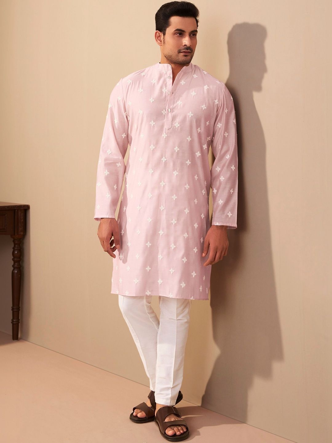 House of Pataudi Embroidered Mandarin Collar Knee Length Straight Kurta