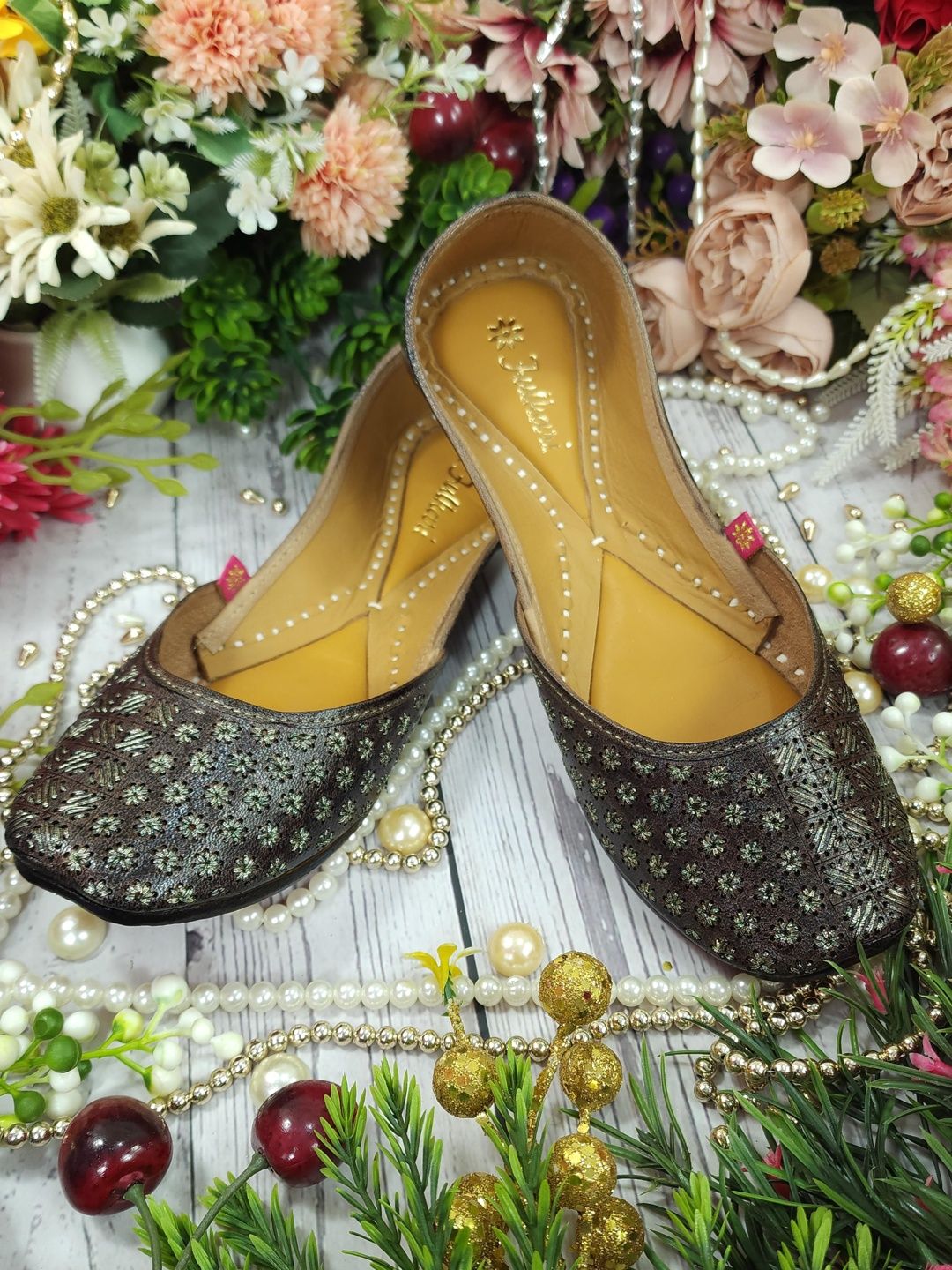 Fulkari Women Embellished Ethnic Mojaris Flats