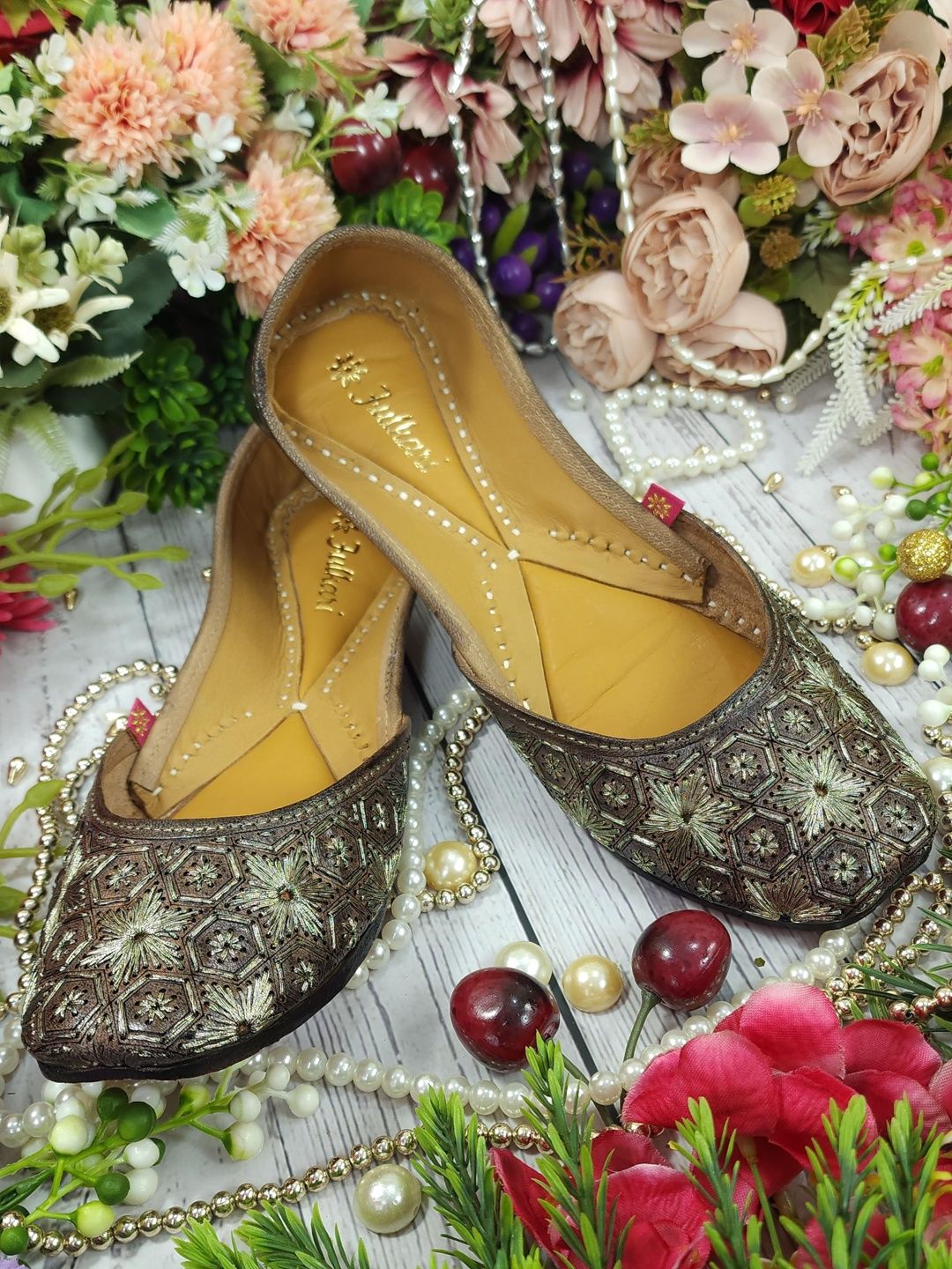 Fulkari Women Embellished Ethnic Mojaris Flats