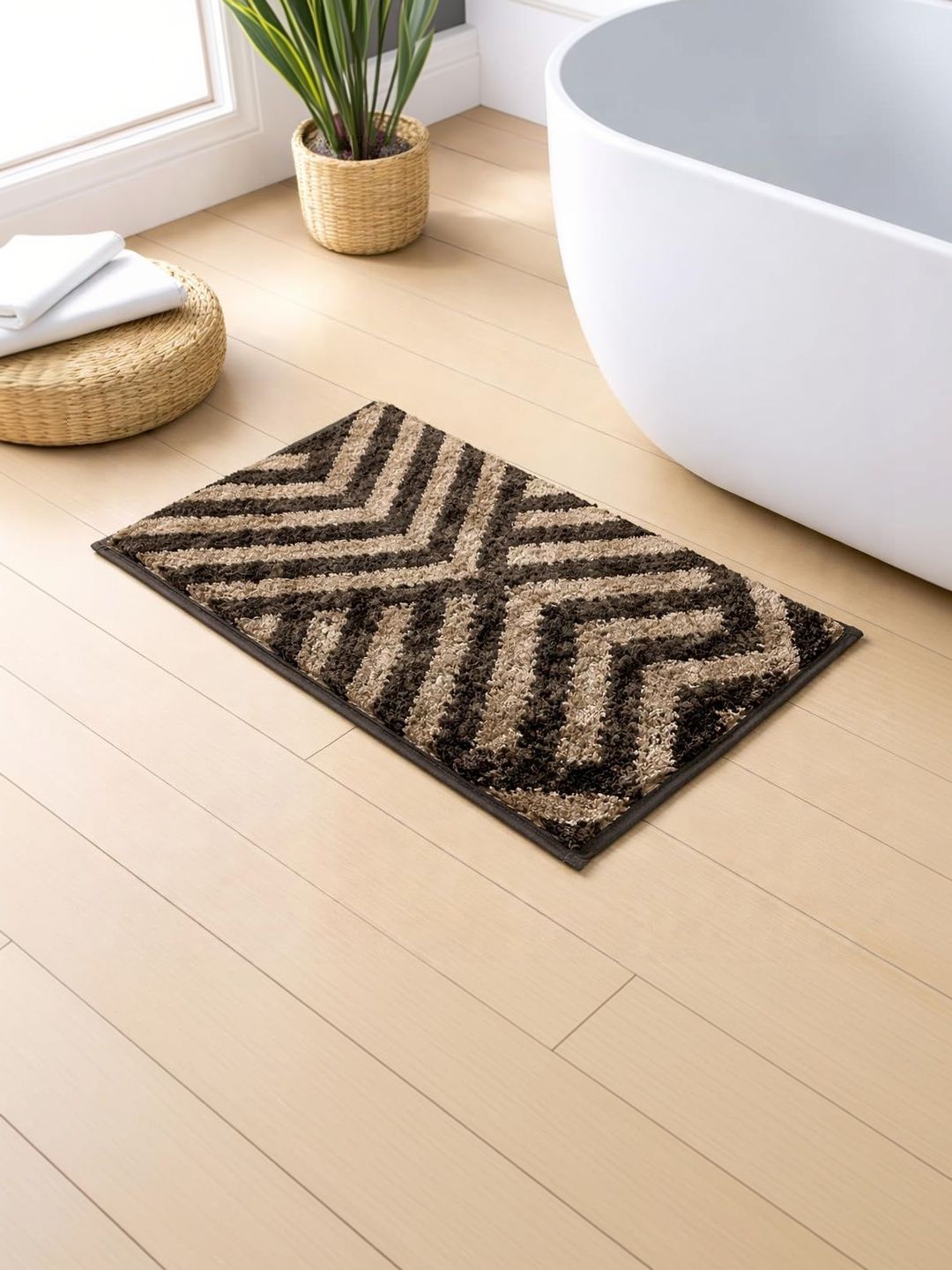 LUXEHOME INTERNATIONAL LUXEHOME INTERNATIONA Taupe Self-Design 1600 GSM Bath Rugs