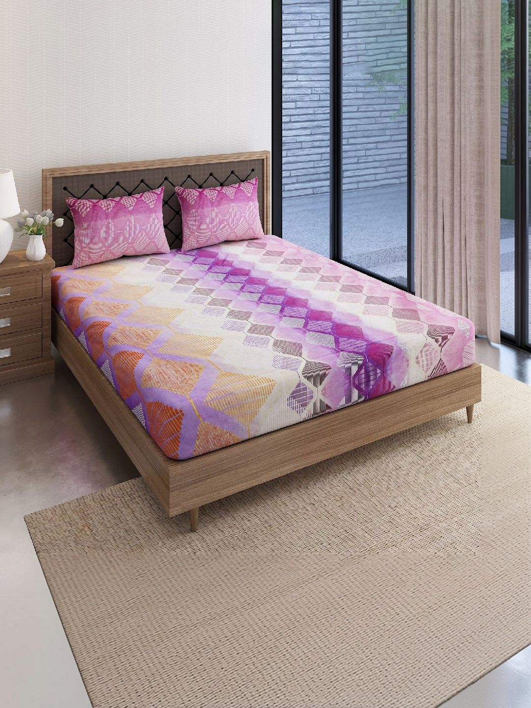 SWAYAM SWAYAM Multicoloured Geometric 160 TC Queen Bedsheet with 2 Pillow Covers
