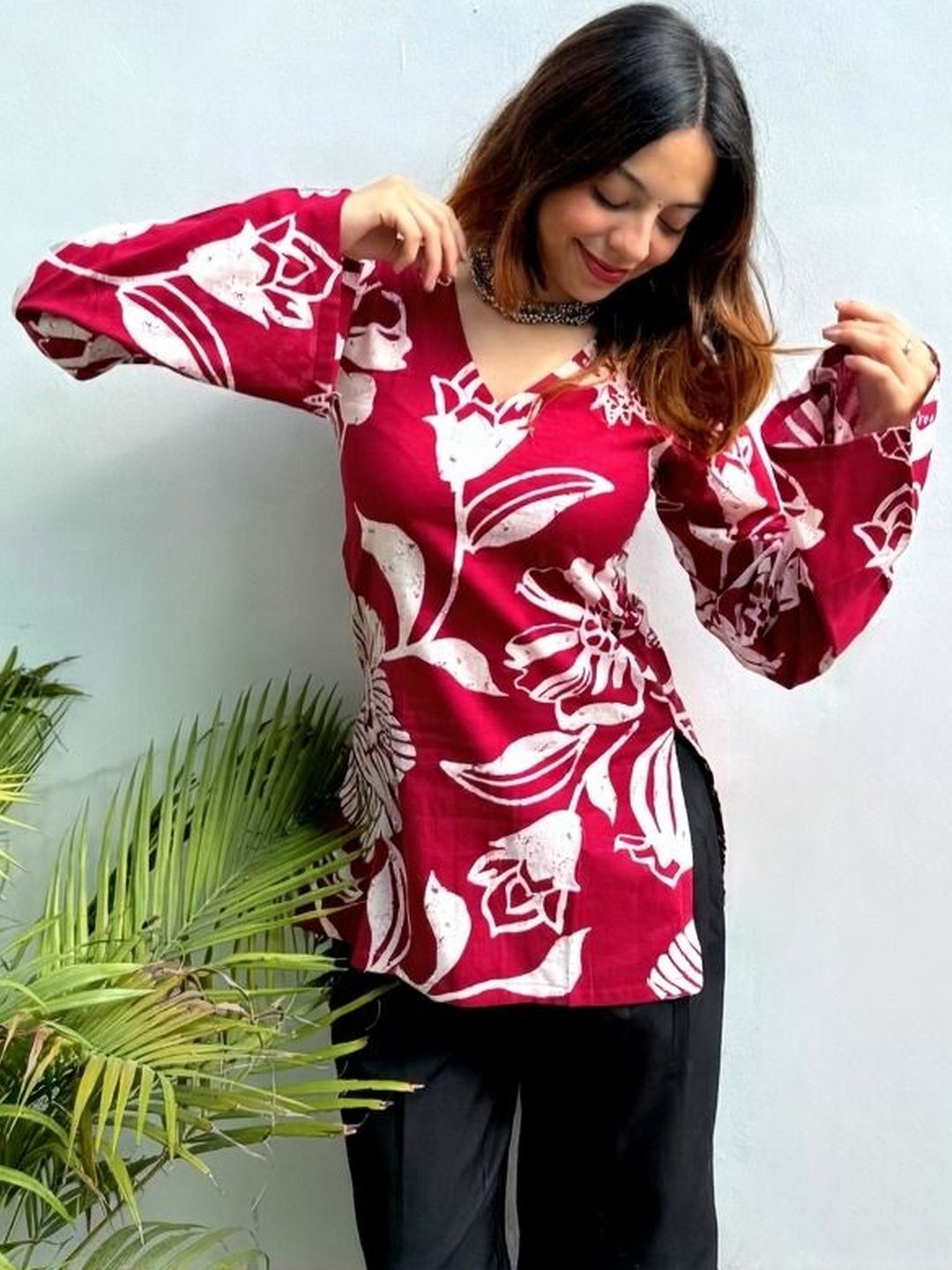 SAICHA Floral Printed V-Neck Flared Sleeves Kurti