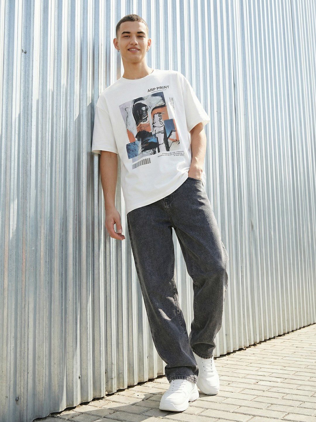 glitchez Men Relaxed Fit High-Rise Light Fade Jeans