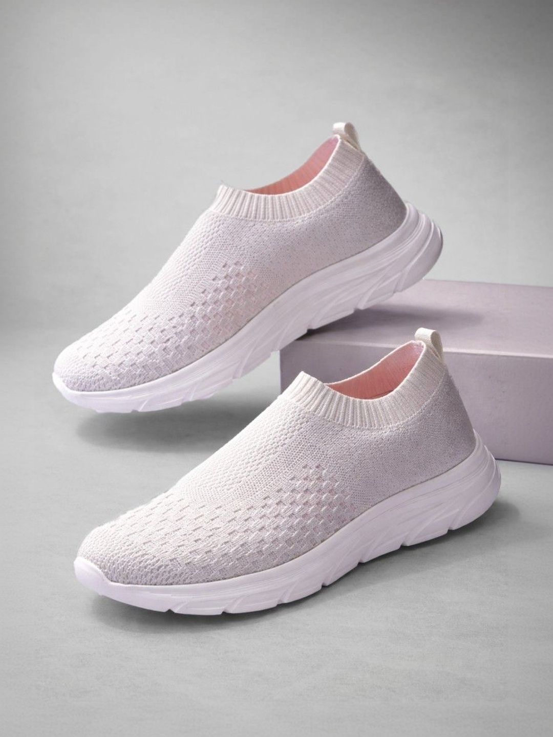 KRAASA Wooven Knit White Textile Slip-On Walking Shoes