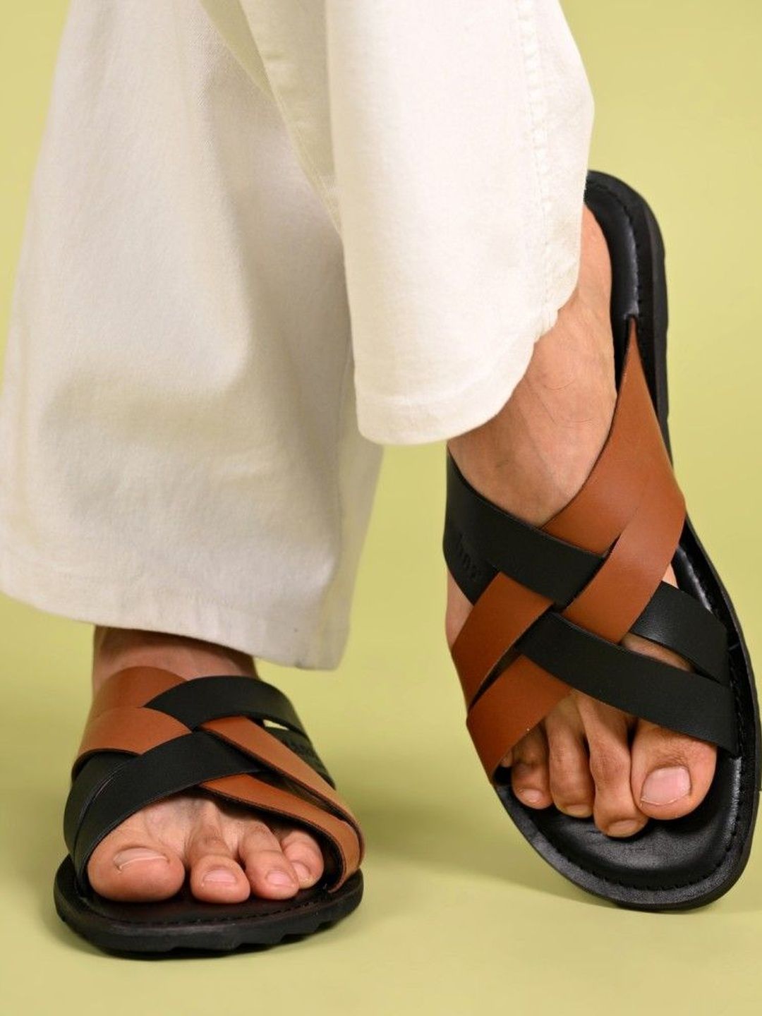 Zanzibar Living Men Colourblocked Slip-On