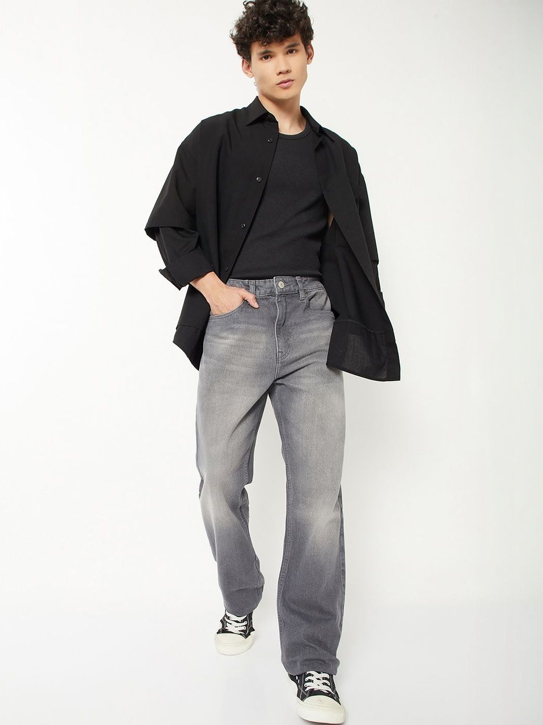 max Men Regular Fit Mid-Rise Light Fade Stretchable Jeans