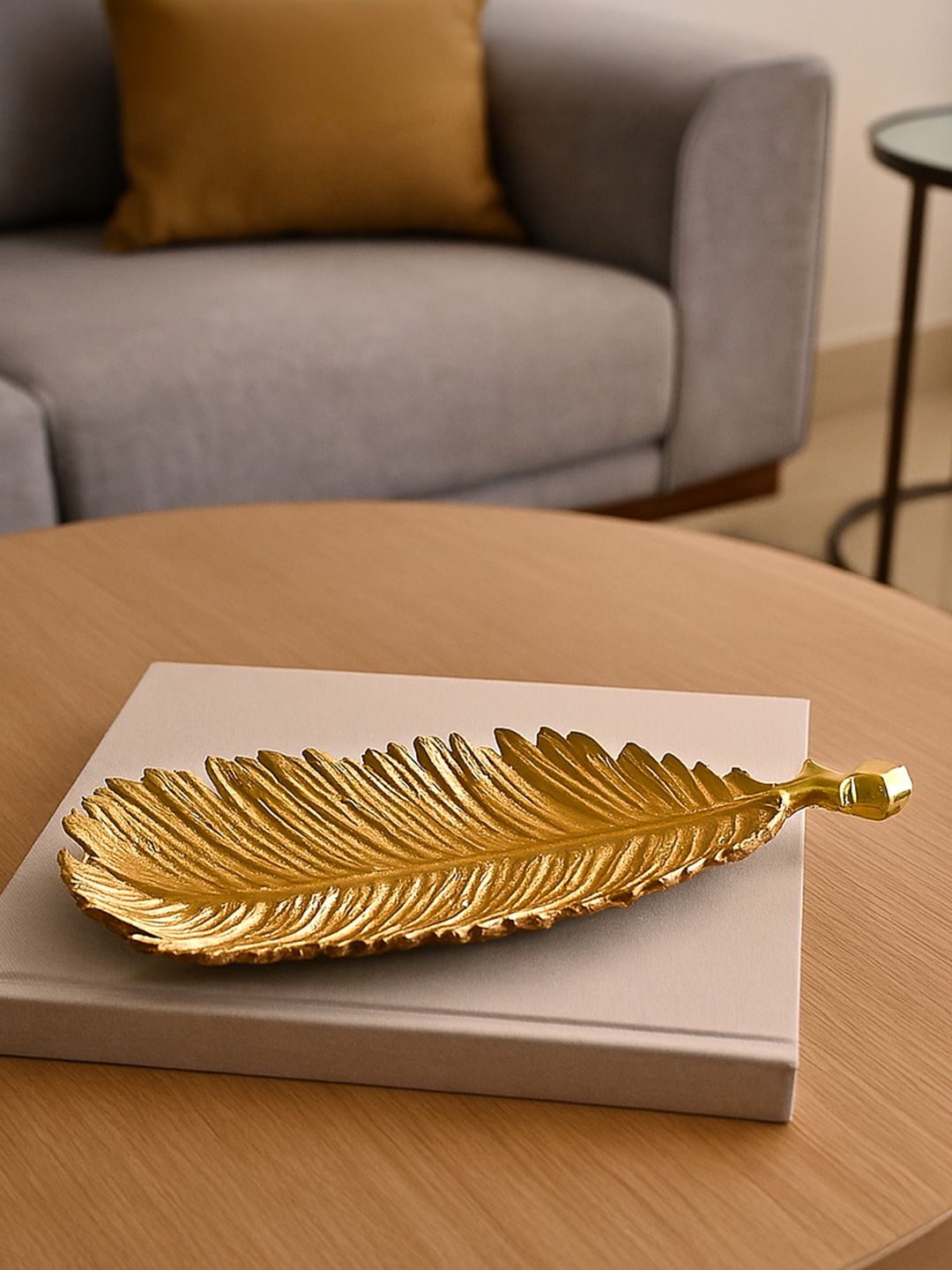 MARKET99 VON CASA Gold Toned Embossed Decorative Dish Tray