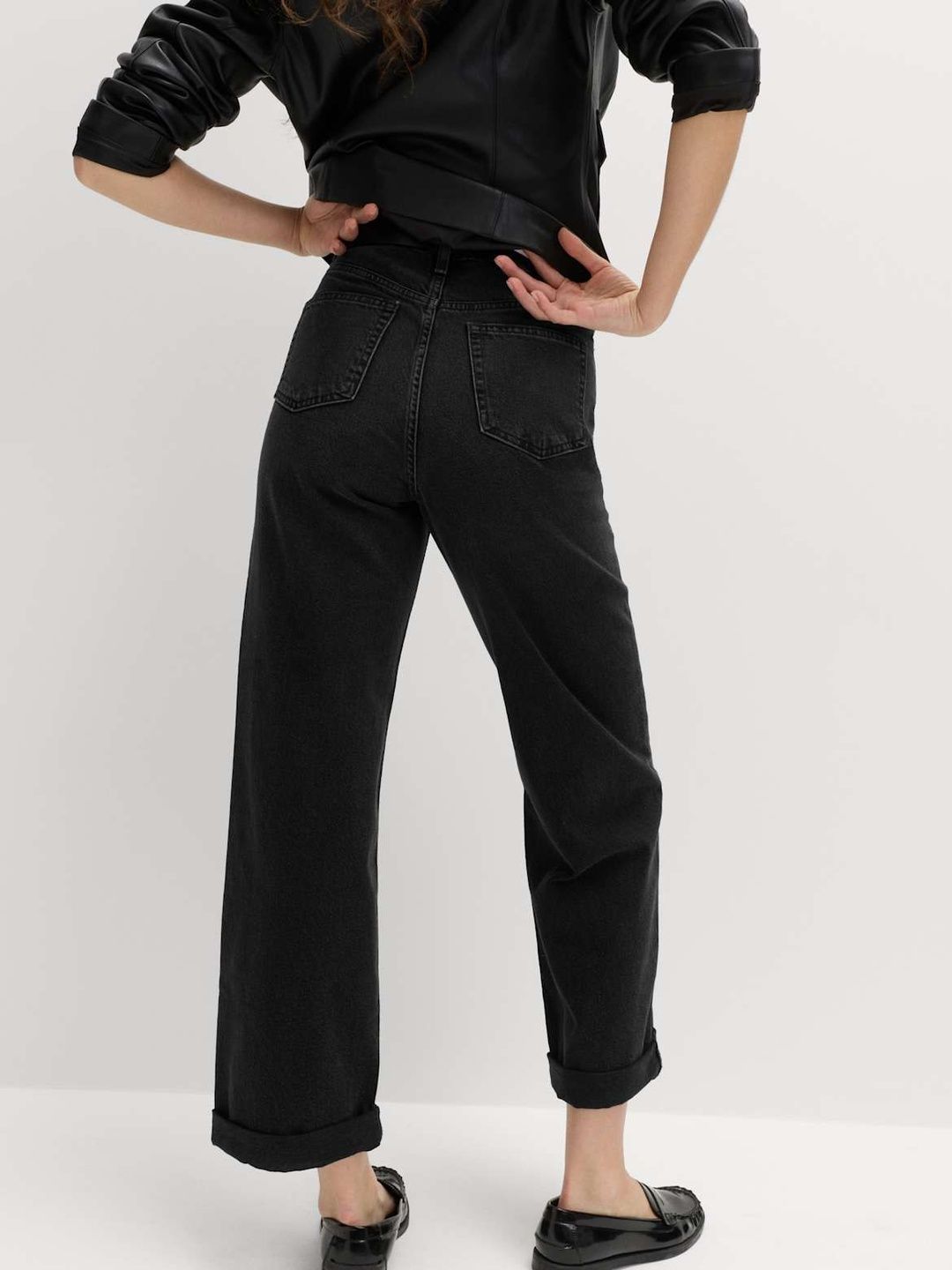 Regular Fit Mid-Rise Light Fade Jeans