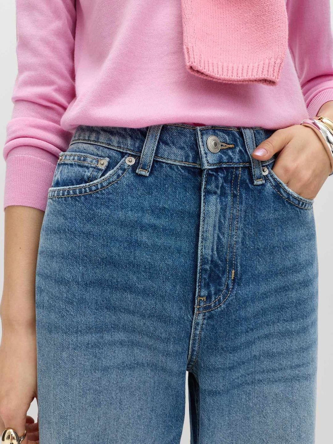 Regular Fit Mid-Rise Light Fade Jeans