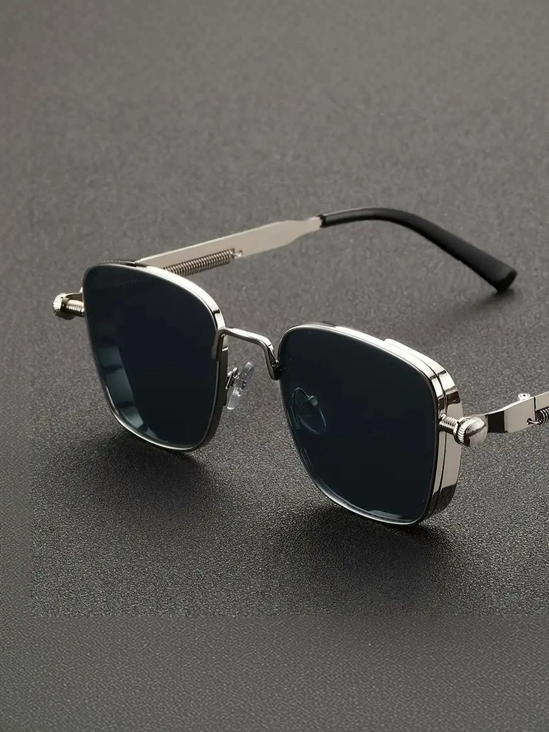 Artrue Unisex Black Lens & Silver-Toned Aviator Sunglasses with