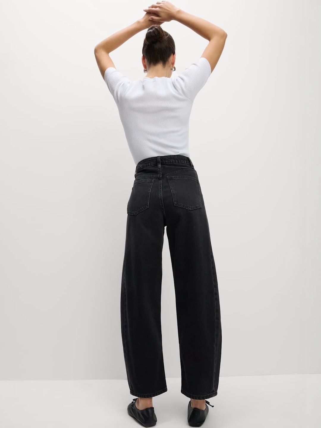 Mid Rise Barrel Jeans