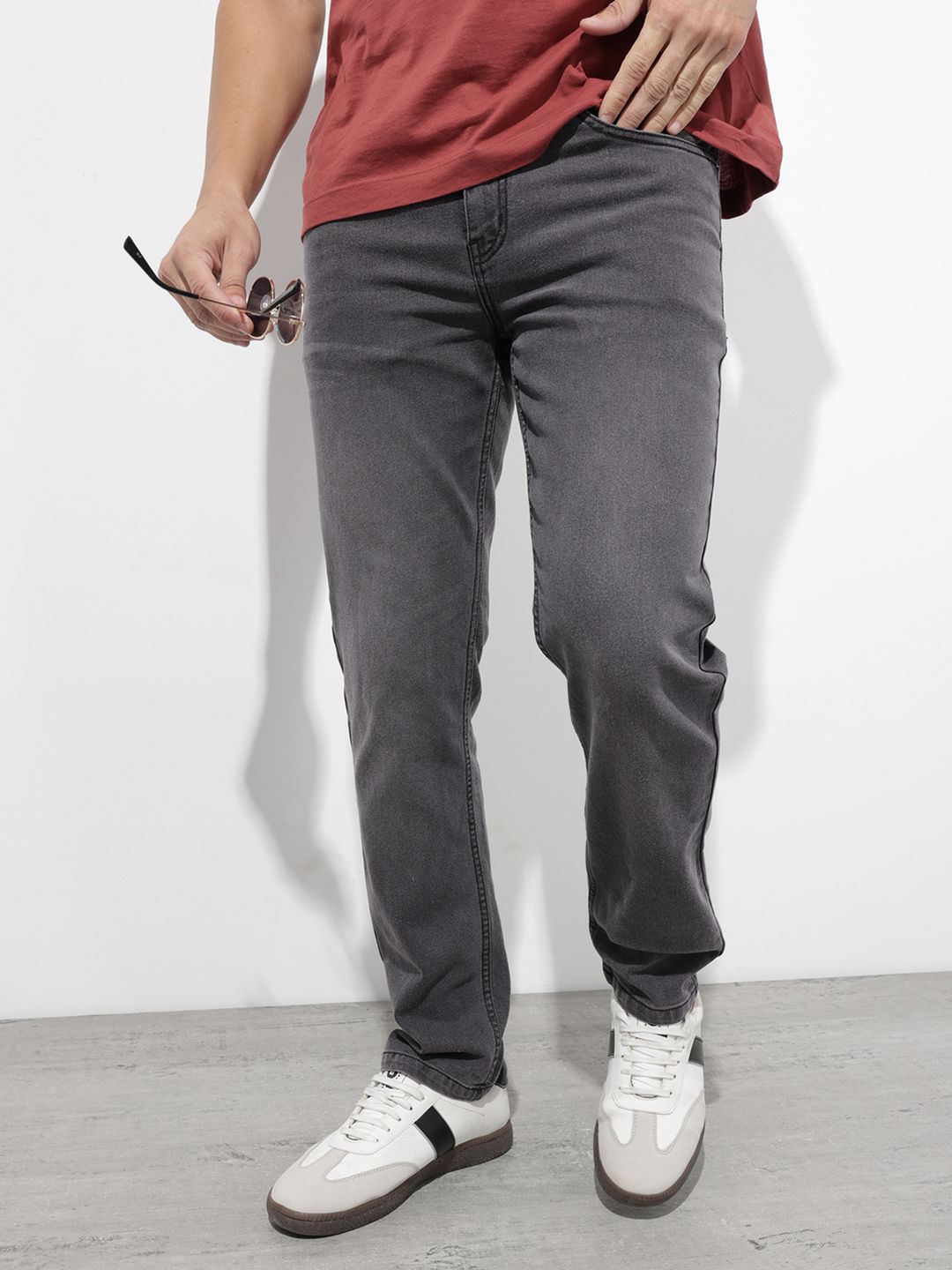 The Roadster Life Co. Men Relaxed Fit Mid-Rise Light Fade Stretchable Jeans