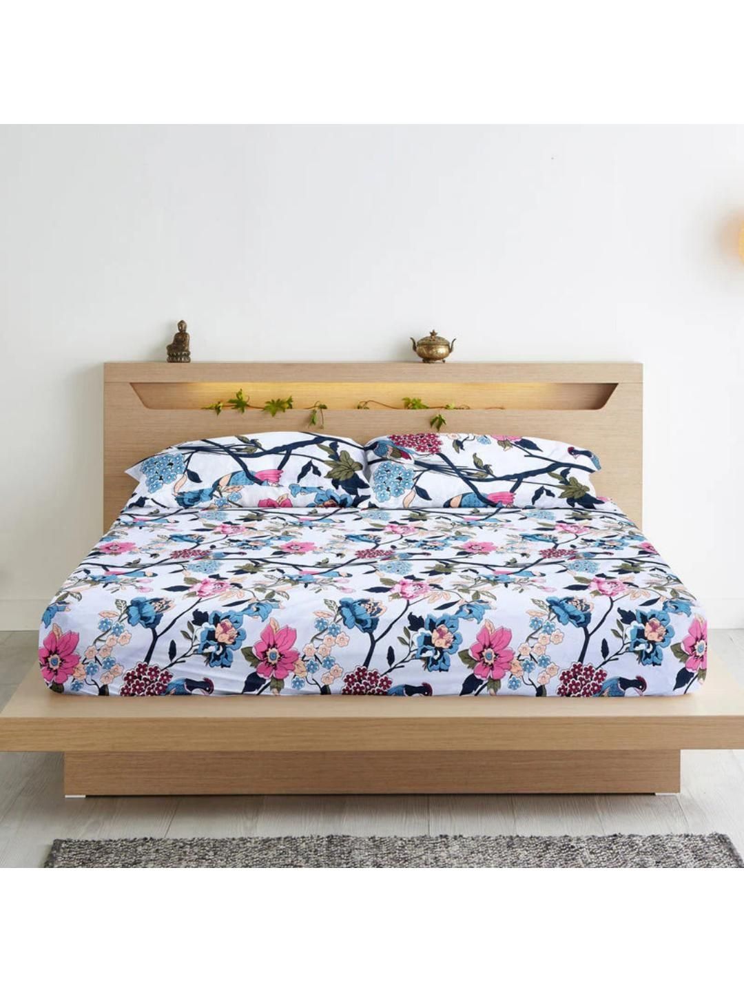 Furnish Factory White Floral King Bedsheet with 2 Pillow Covers
