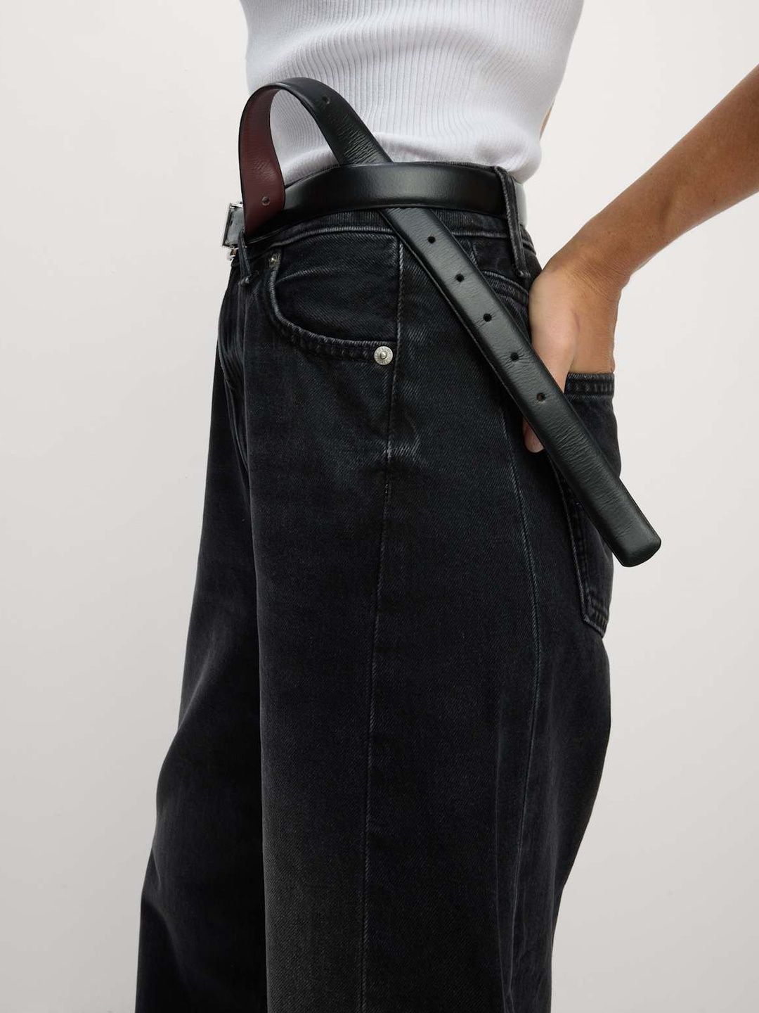 Mid Rise Barrel Jeans