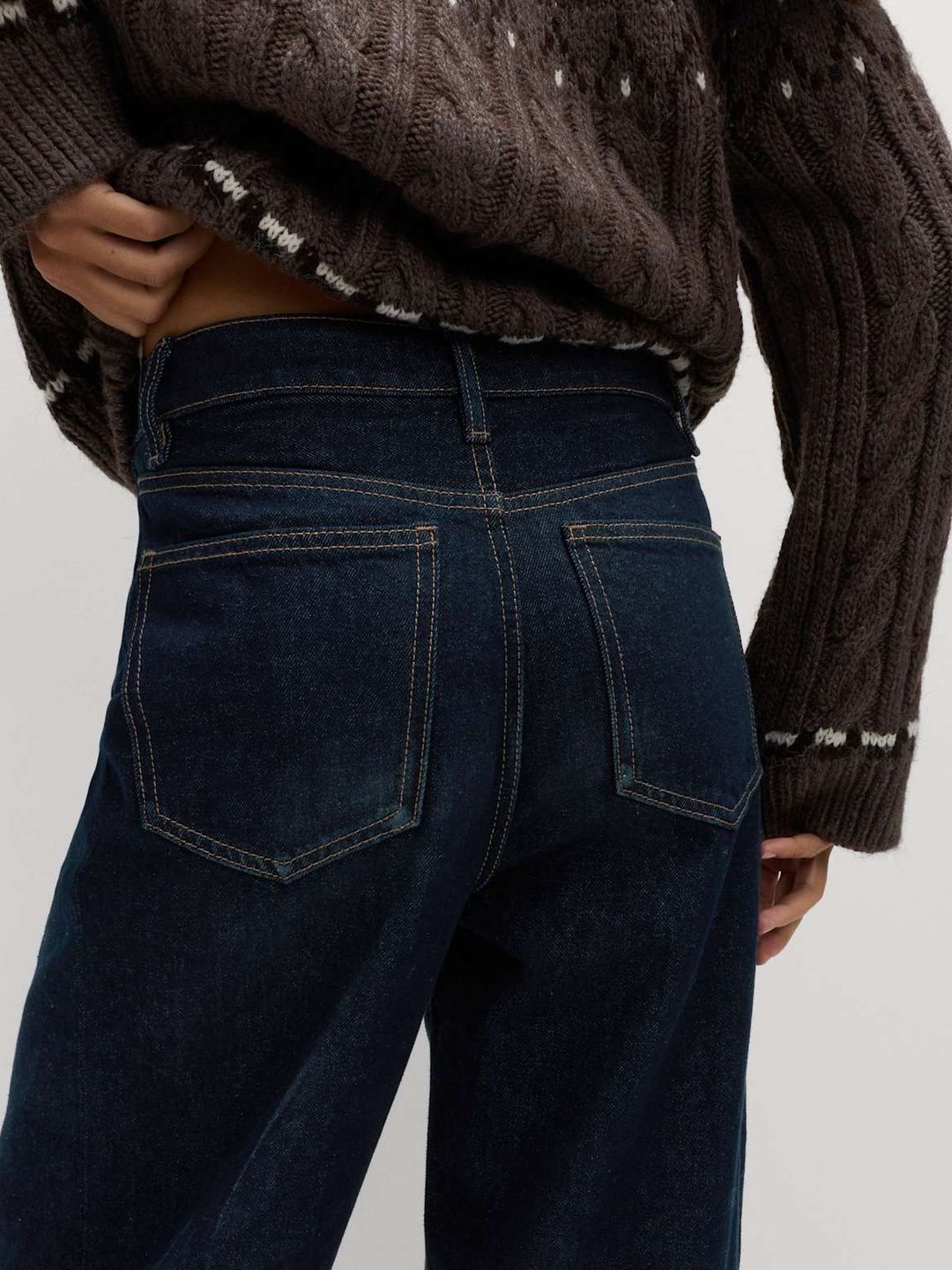 Mid Rise Barrel Jeans