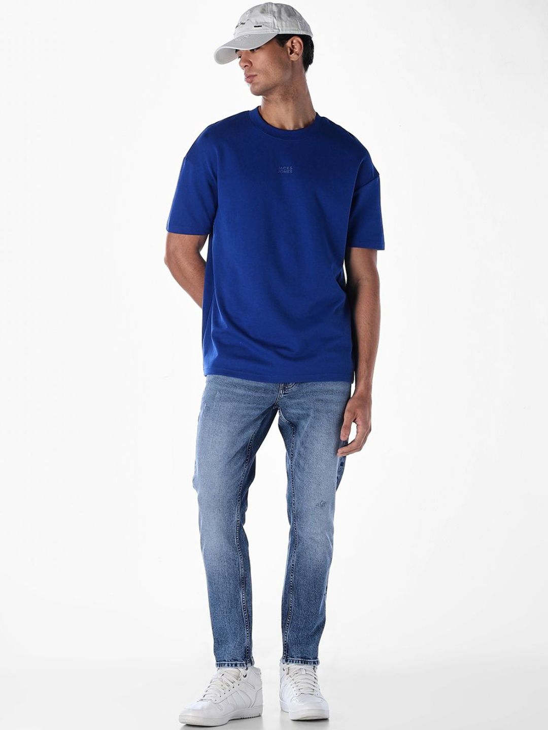 Slim Fit Low-Rise Mildly Distressed Light Fade Stretchable Jeans