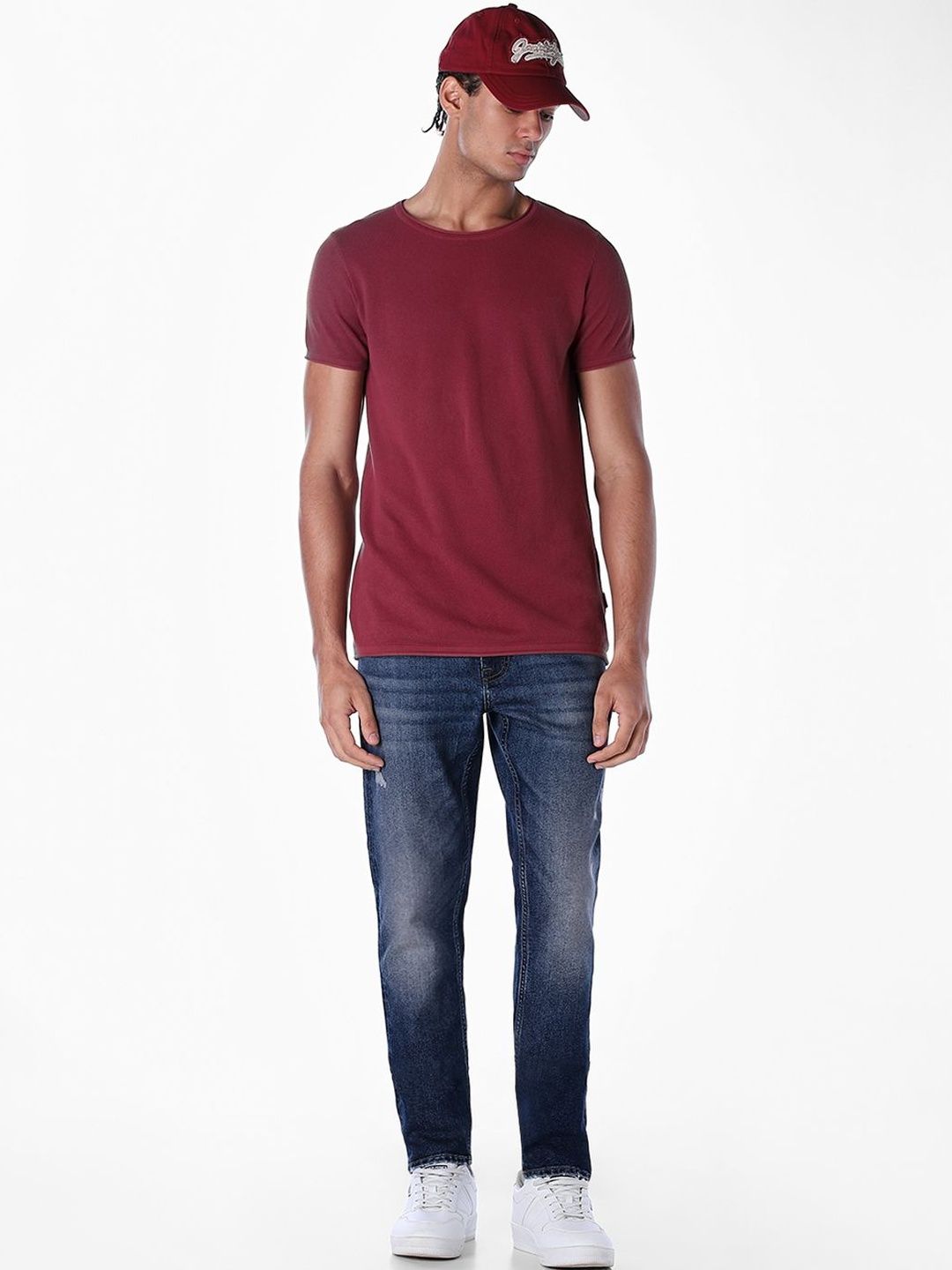Slim Fit Low-Rise Mildly Distressed Light Fade Stretchable Jeans
