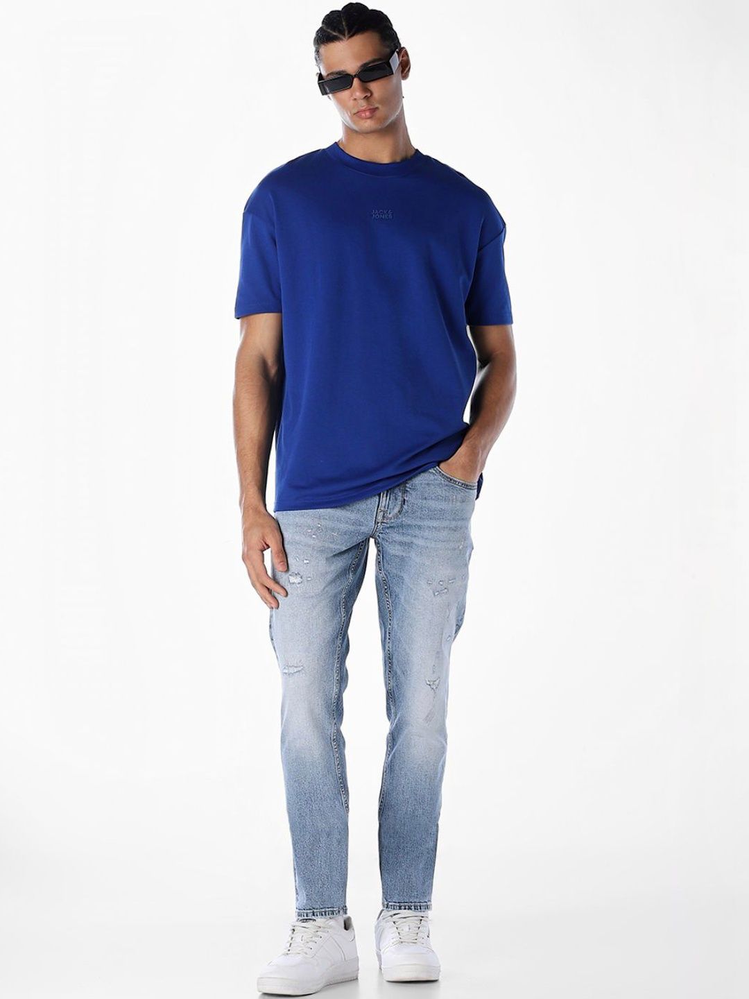Slim Fit Low-Rise Mildly Distressed Light Fade Stretchable Jeans