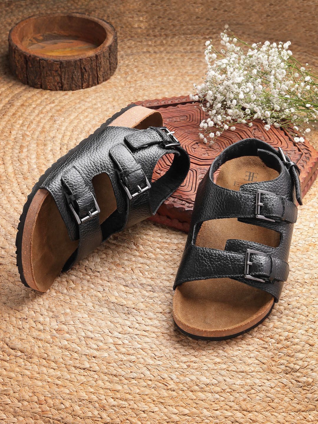 EZOK Men Buckle Detailed Leather Comfort Sandals
