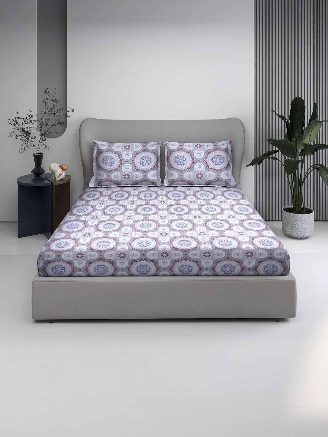 BOMBAY DYEING BOMBAY DYEING Multicoloured Geometric 144 TC Bedsheet with 2 Pillow Covers