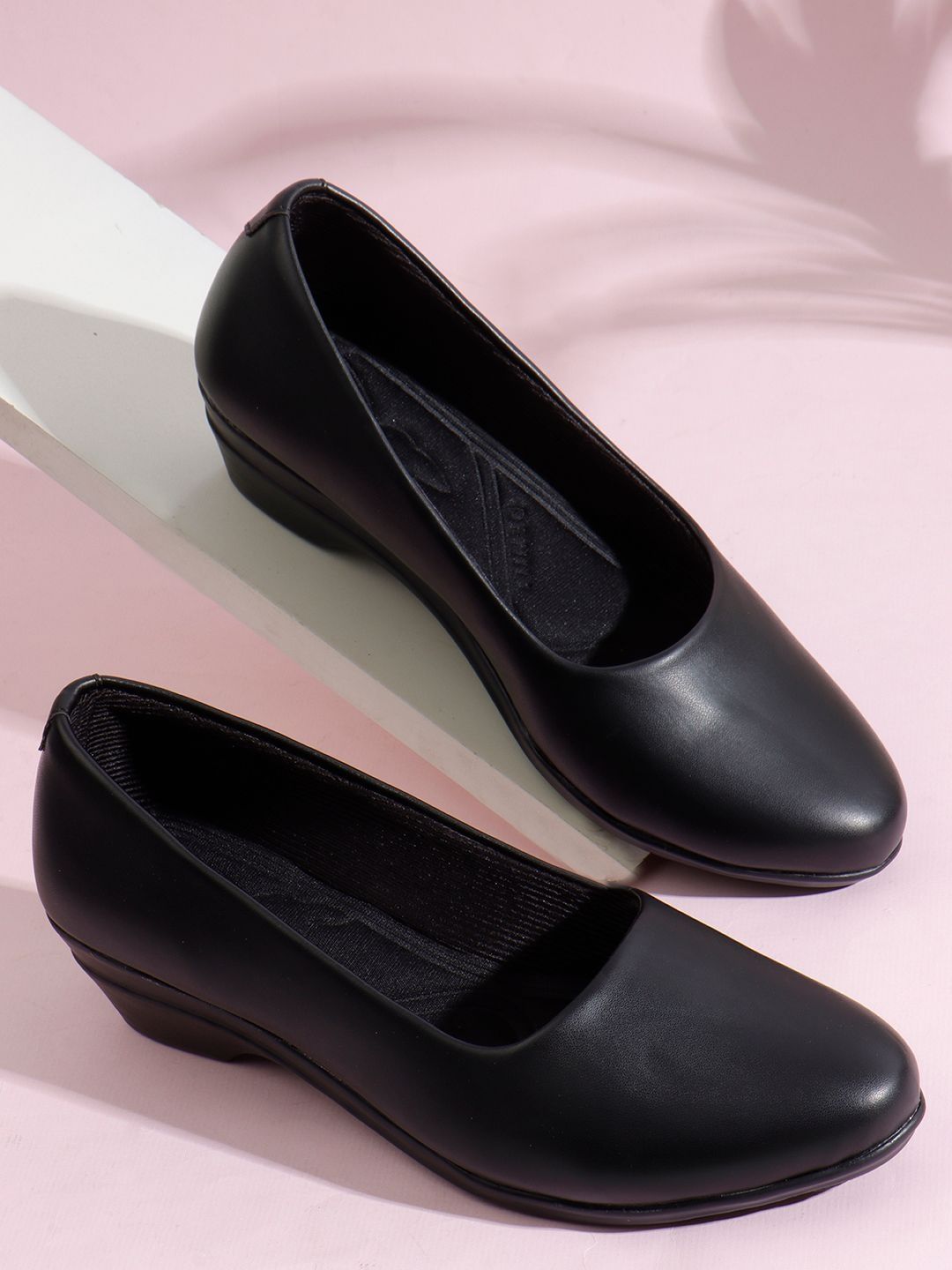 Denill Denill Round Toe Ballerinas