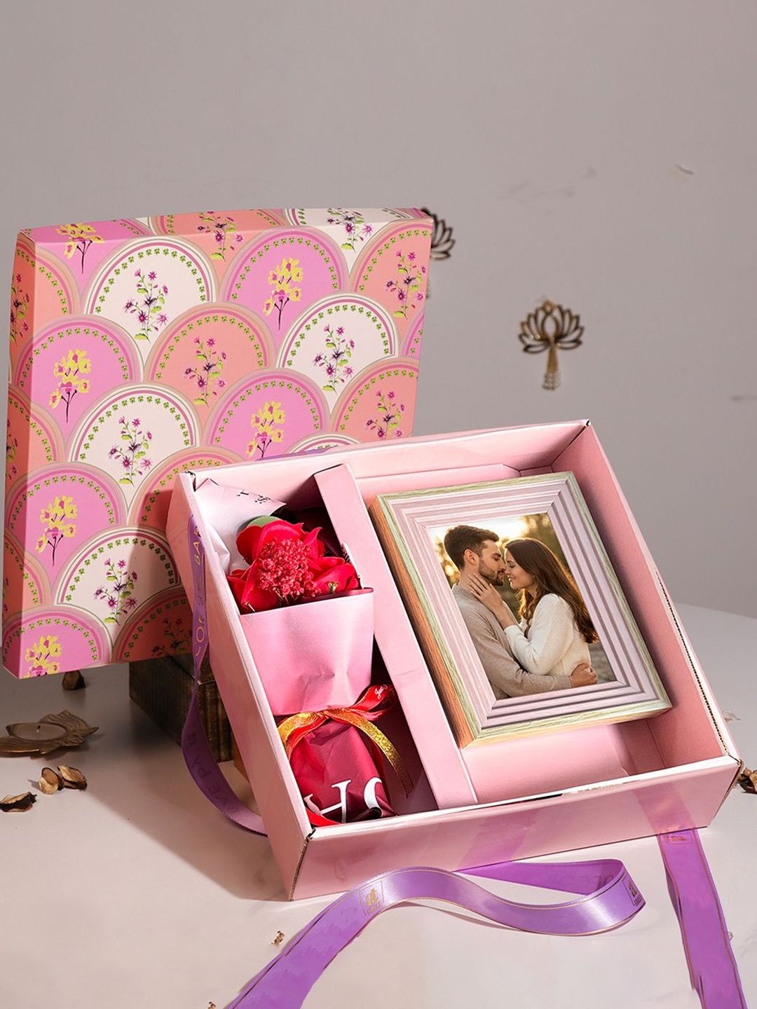 Art Street Red 2 Pieces Love Rose Bouquet Photo Frame Valentine's Day Gift Set